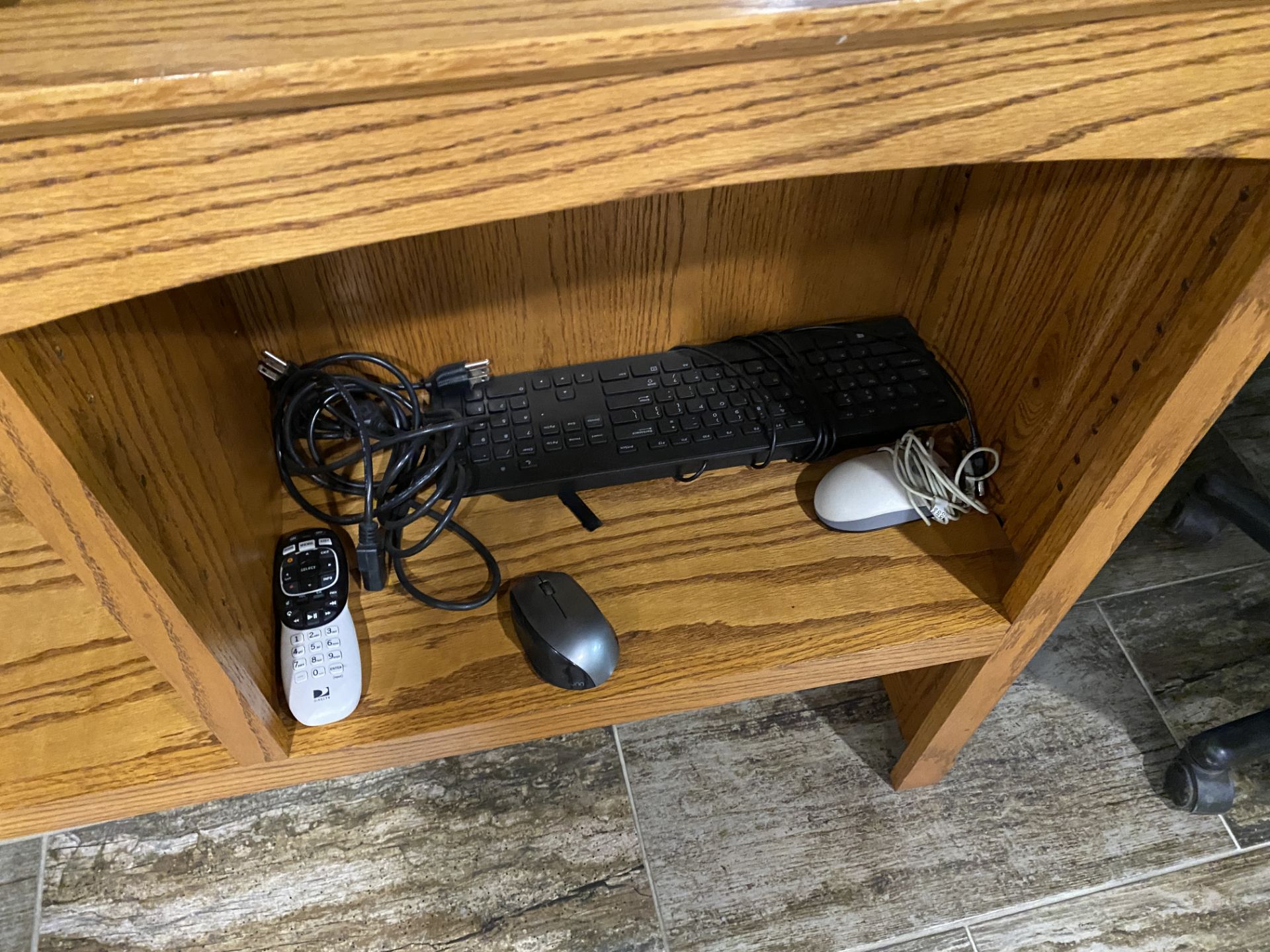 Monitor and Wooden Storage Shelf - Image 4 of 4