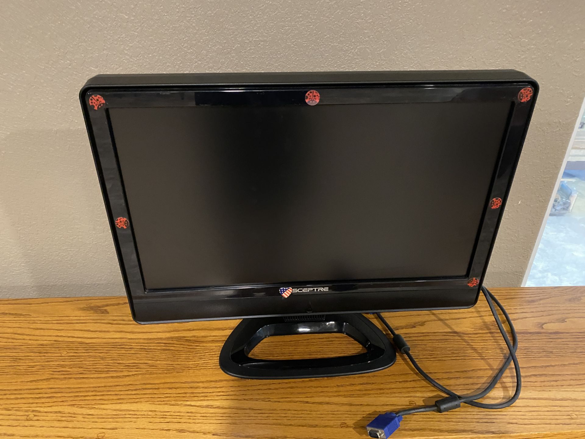 Monitor and Wooden Storage Shelf - Image 3 of 4