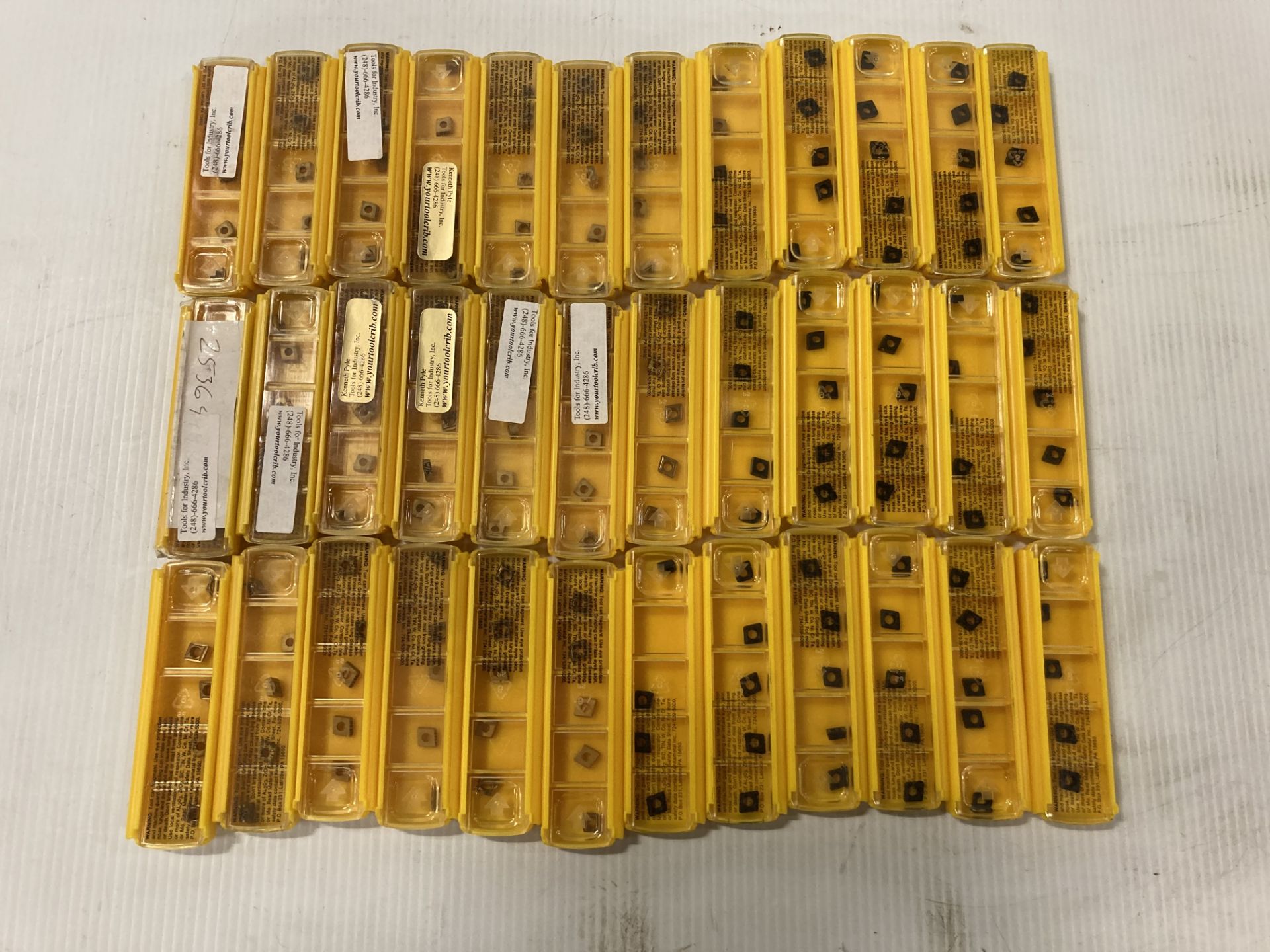 Lot of (179) New? Kennametal Carbide Inserts, P/N: CPMT2152LF CMPM 06 02 08LF Appears to be unused