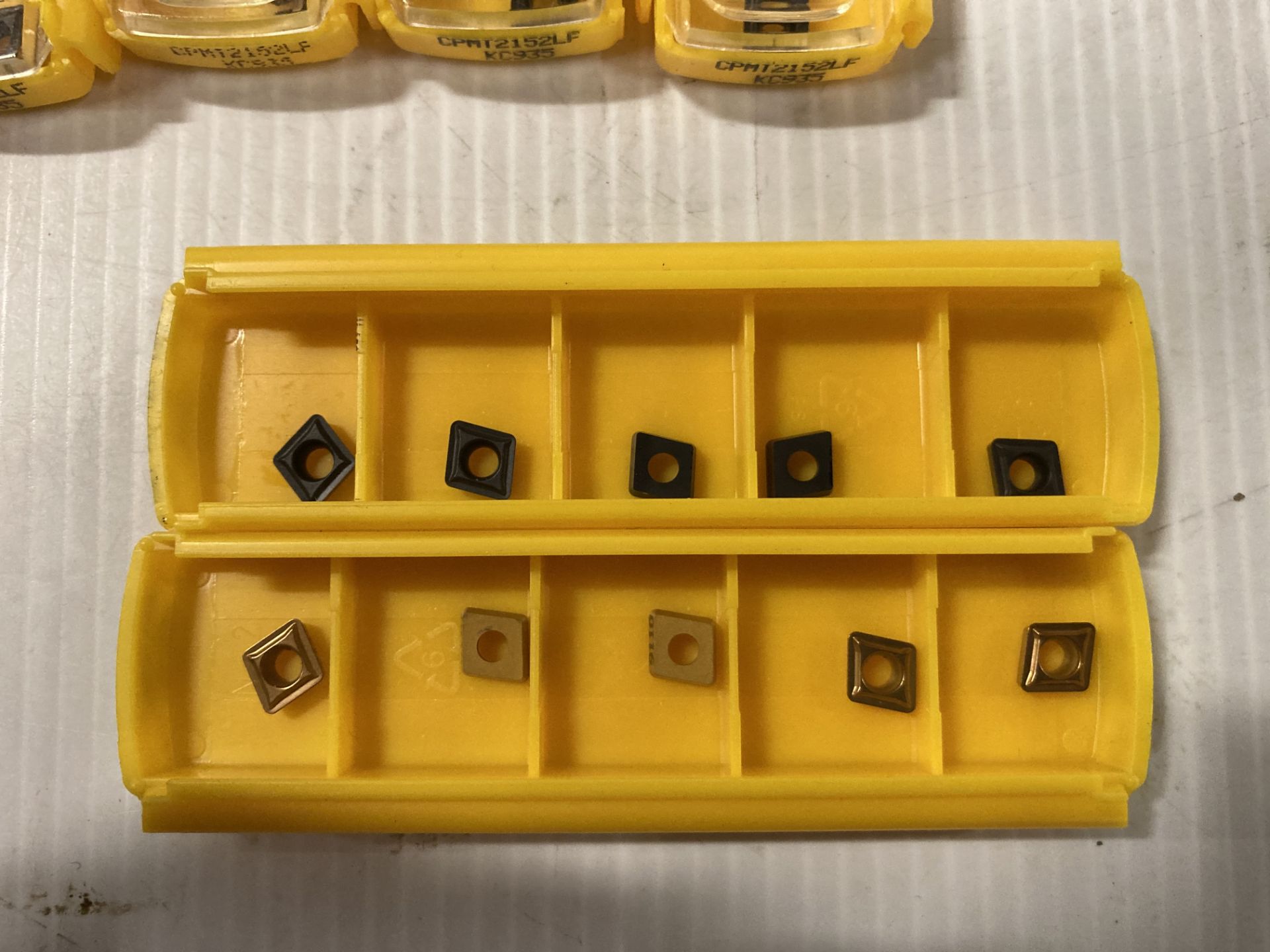 Lot of (179) New? Kennametal Carbide Inserts, P/N: CPMT2152LF CMPM 06 02 08LF Appears to be unused - Image 2 of 3