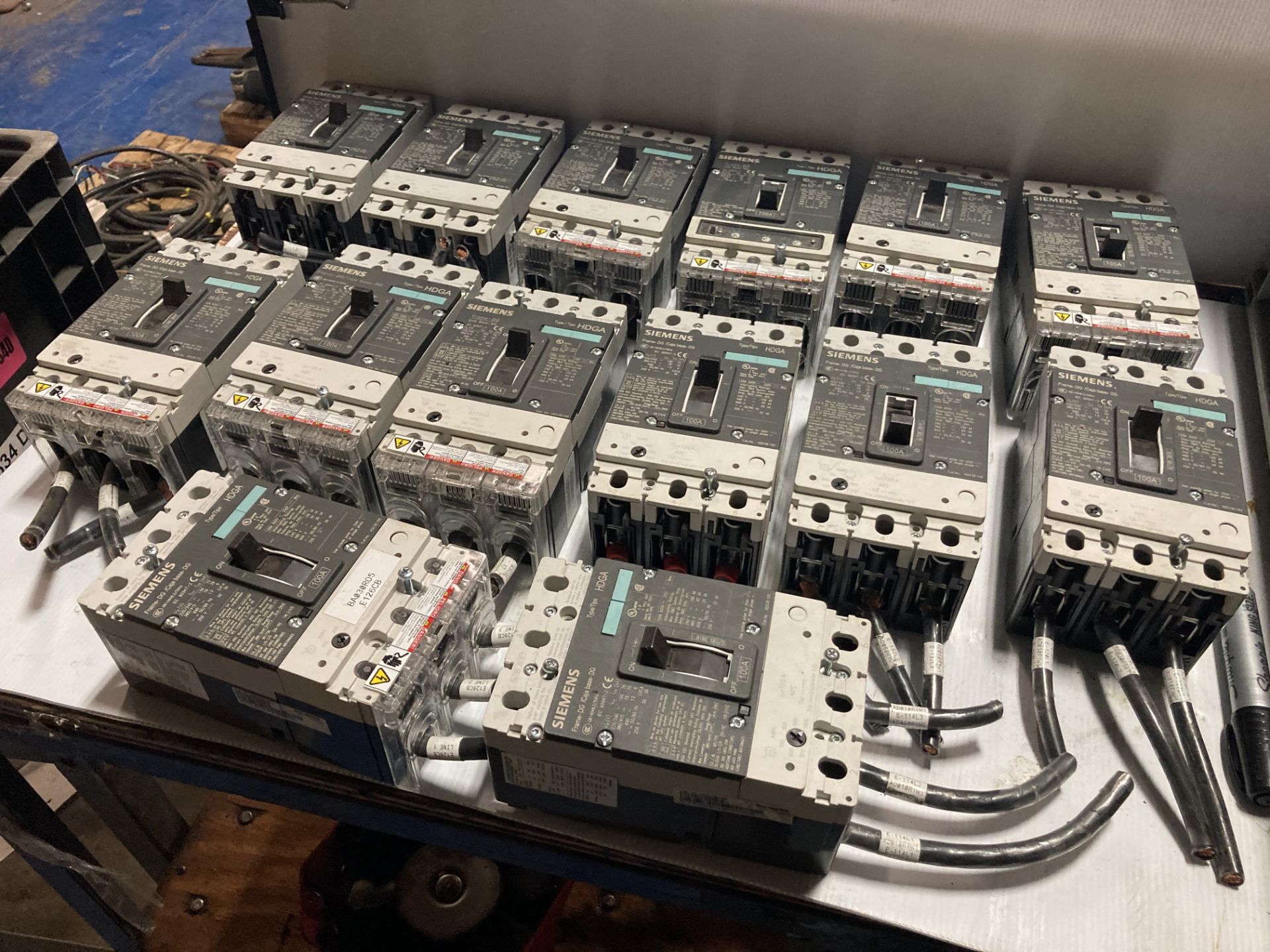 Lot of (14) Siemens 100A Circuit Breakers, Type: HDGA - Image 4 of 5