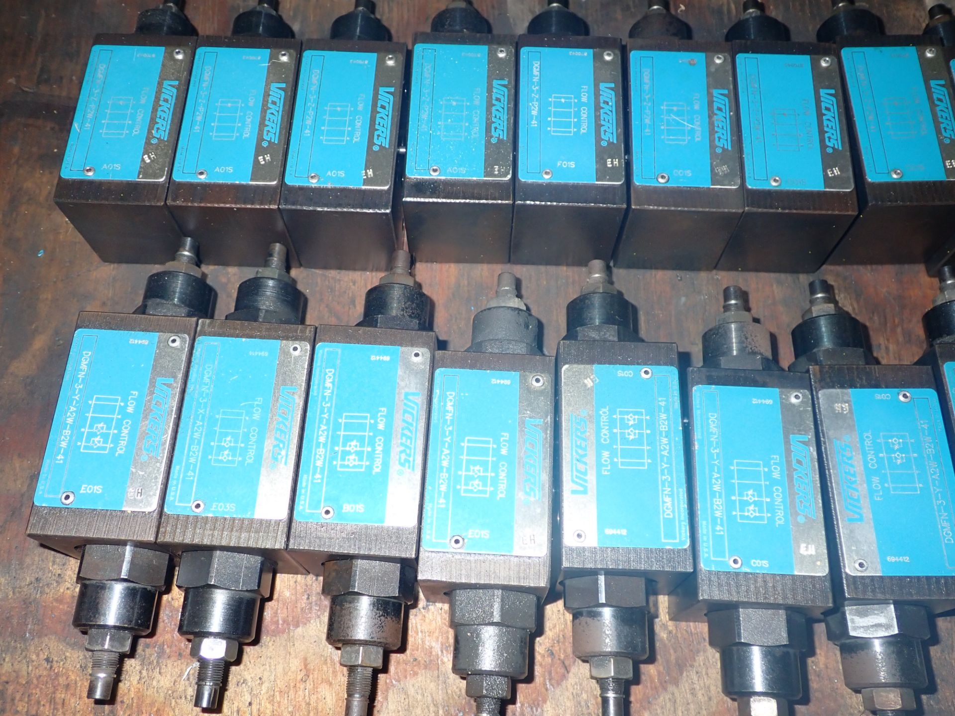 Huge Lot of Vickers Valves - Image 8 of 9