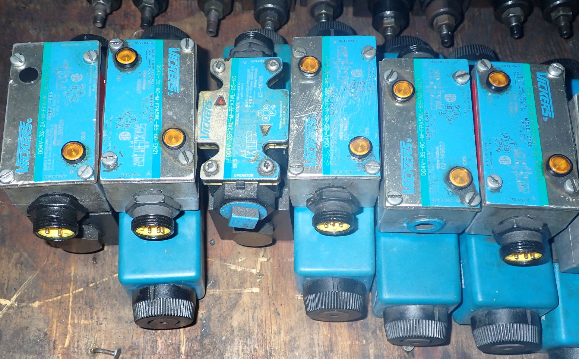 Huge Lot of Vickers Valves - Image 3 of 9