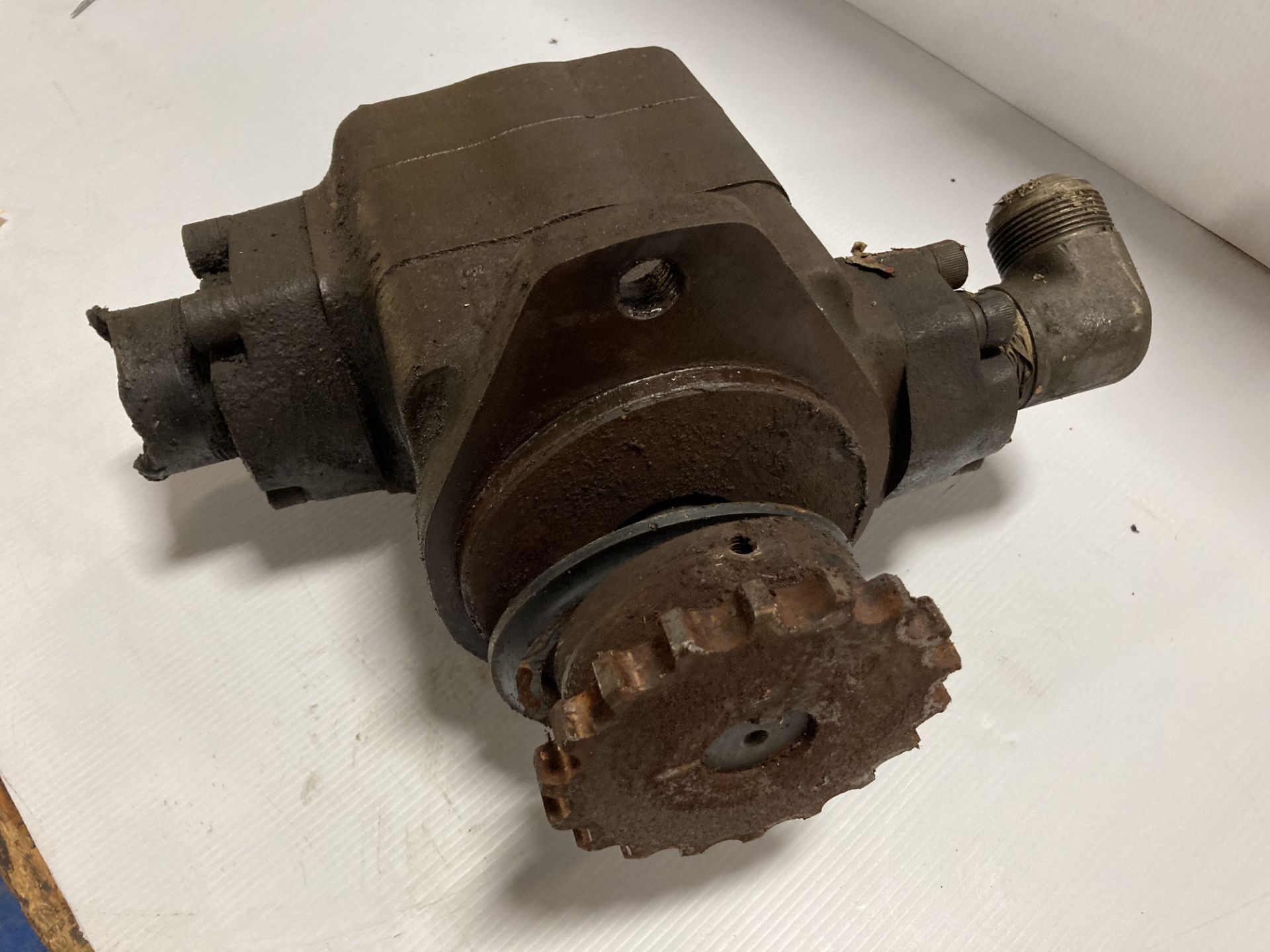 Vickers Vane Pump, P/N: F335V 35A 1A 20L282 - Image 4 of 5