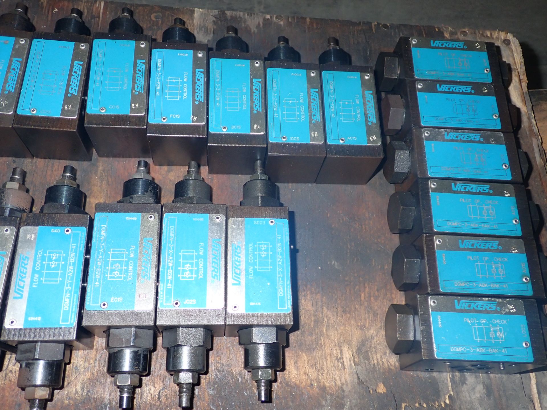 Huge Lot of Vickers Valves - Image 9 of 9