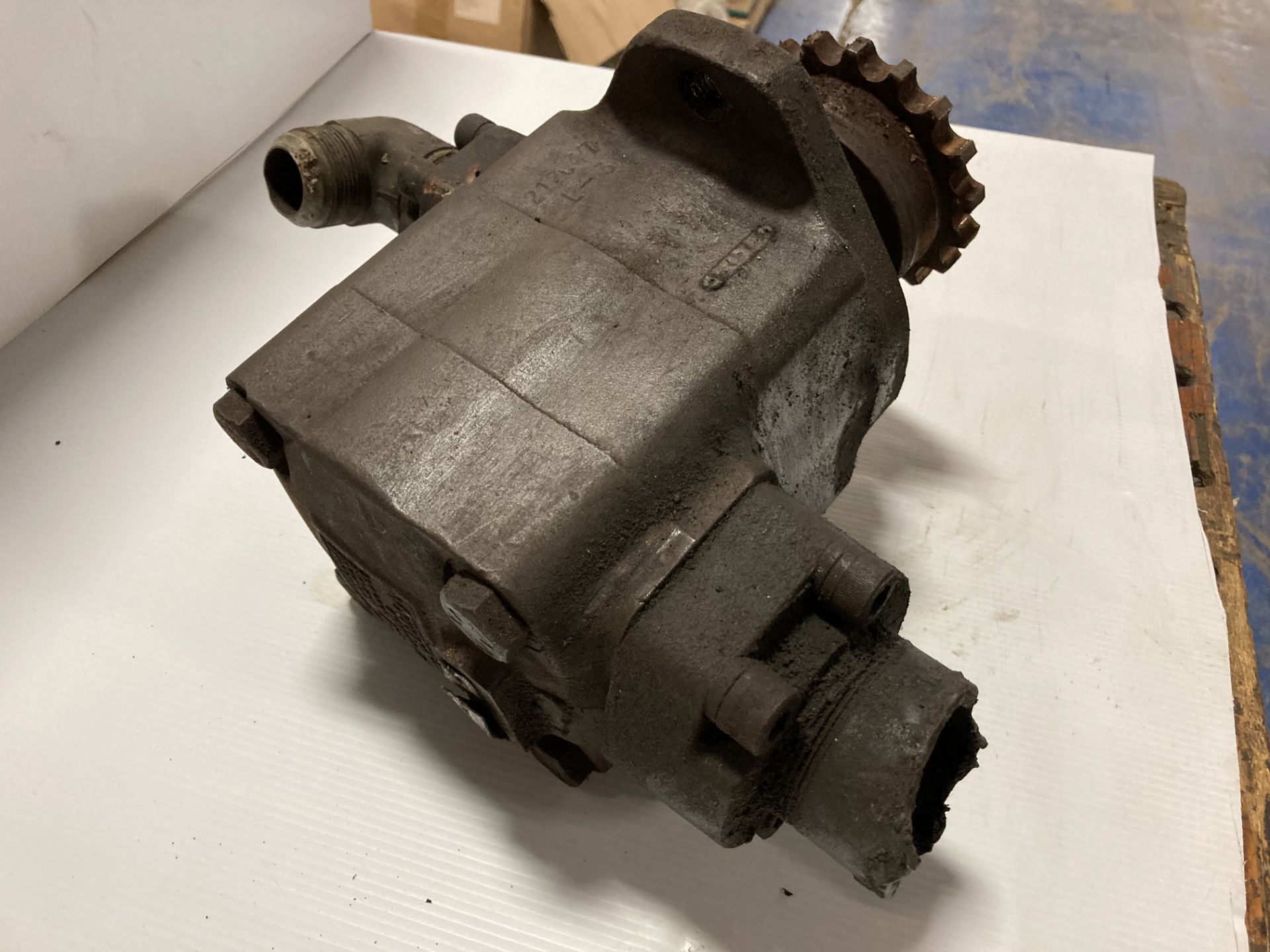 Vickers Vane Pump, P/N: F335V 35A 1A 20L282 - Image 3 of 5