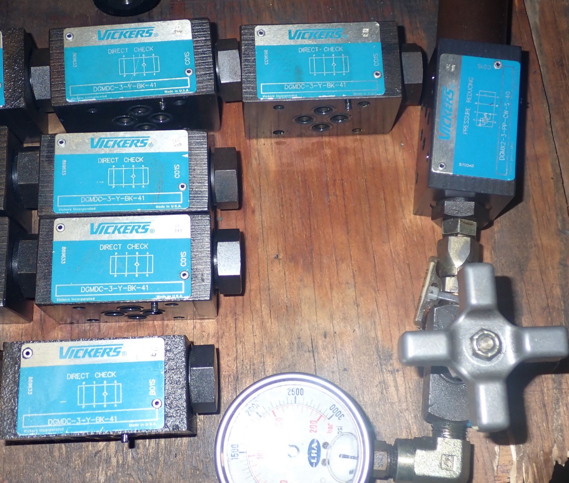 Huge Lot of Vickers Valves - Image 7 of 9