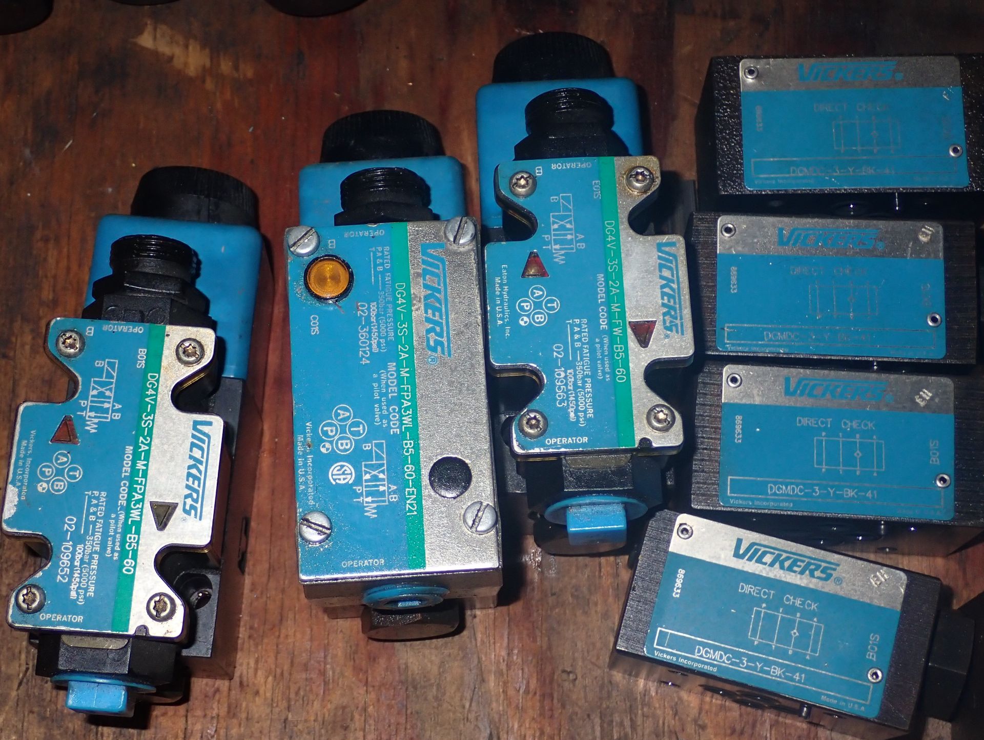 Huge Lot of Vickers Valves - Image 2 of 9