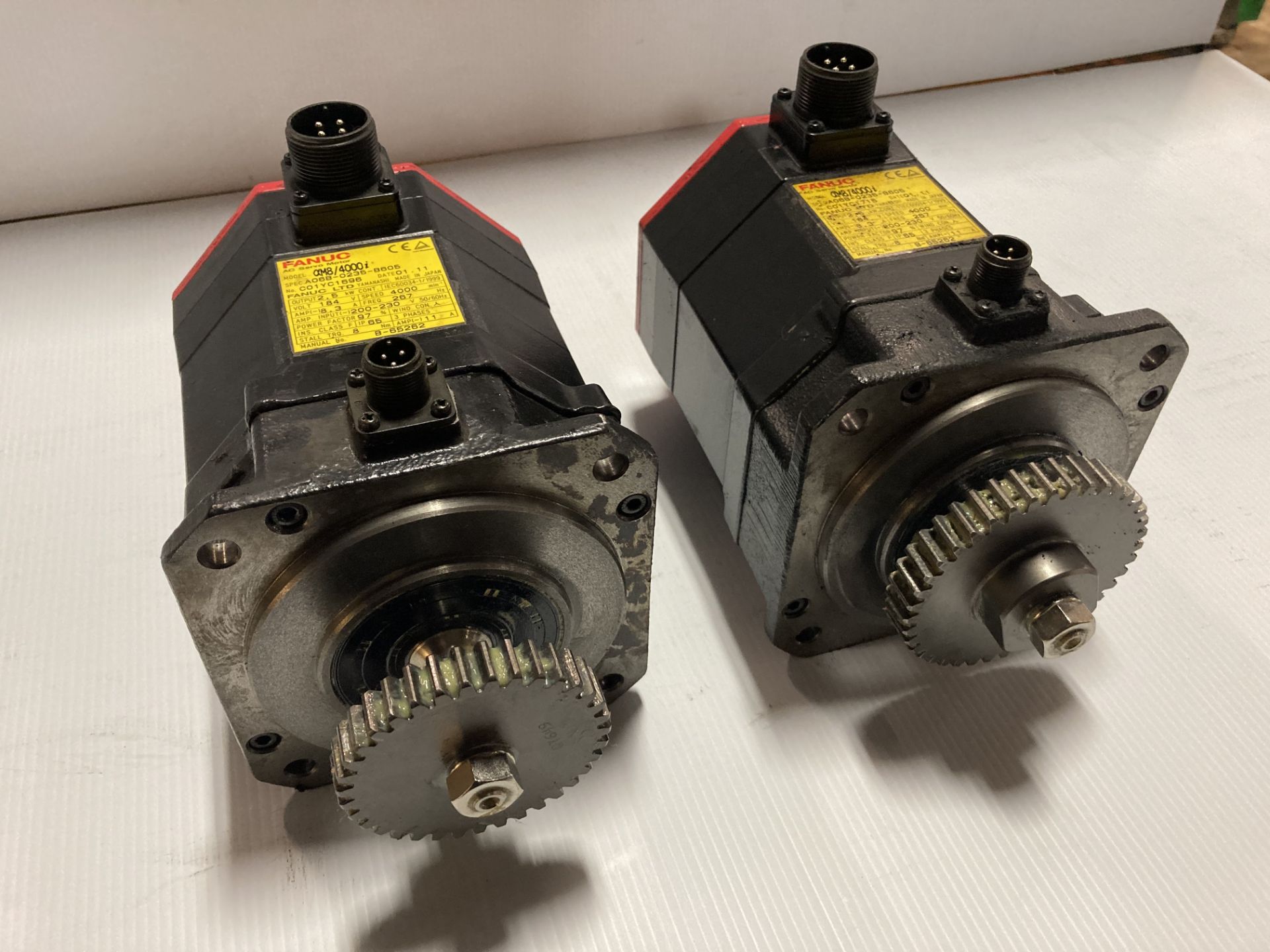 (2) Fanuc AC Servo Motor, M/N: aM8/4000i