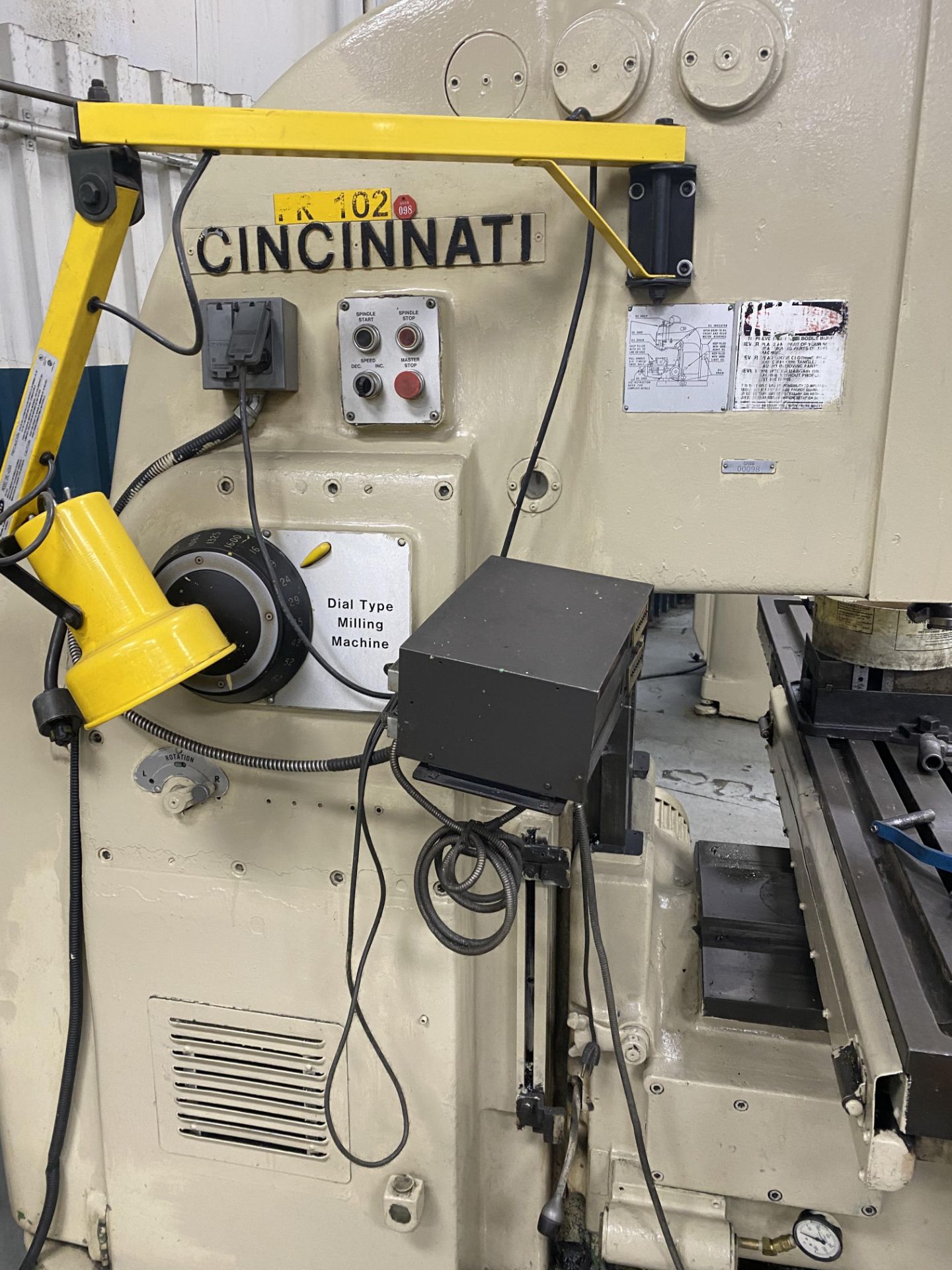 Cincinnati Milacron 415-16 Vertical Dial Type Mill *READ DESCRIPTION* - Image 2 of 4