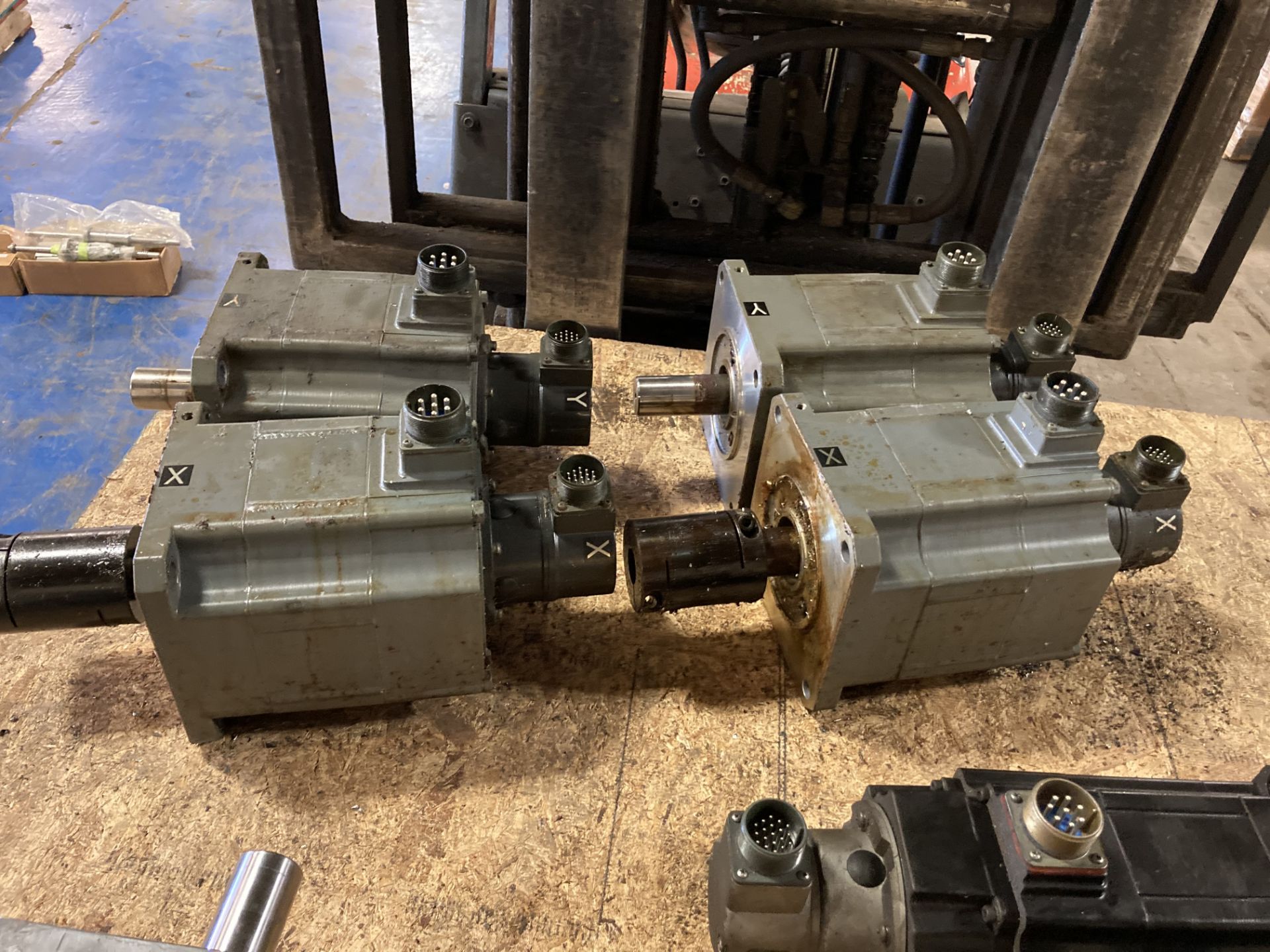 (4) Mitsubishi Permanent Magnet AC Servo Motors, P/N: HA100C - Image 2 of 5