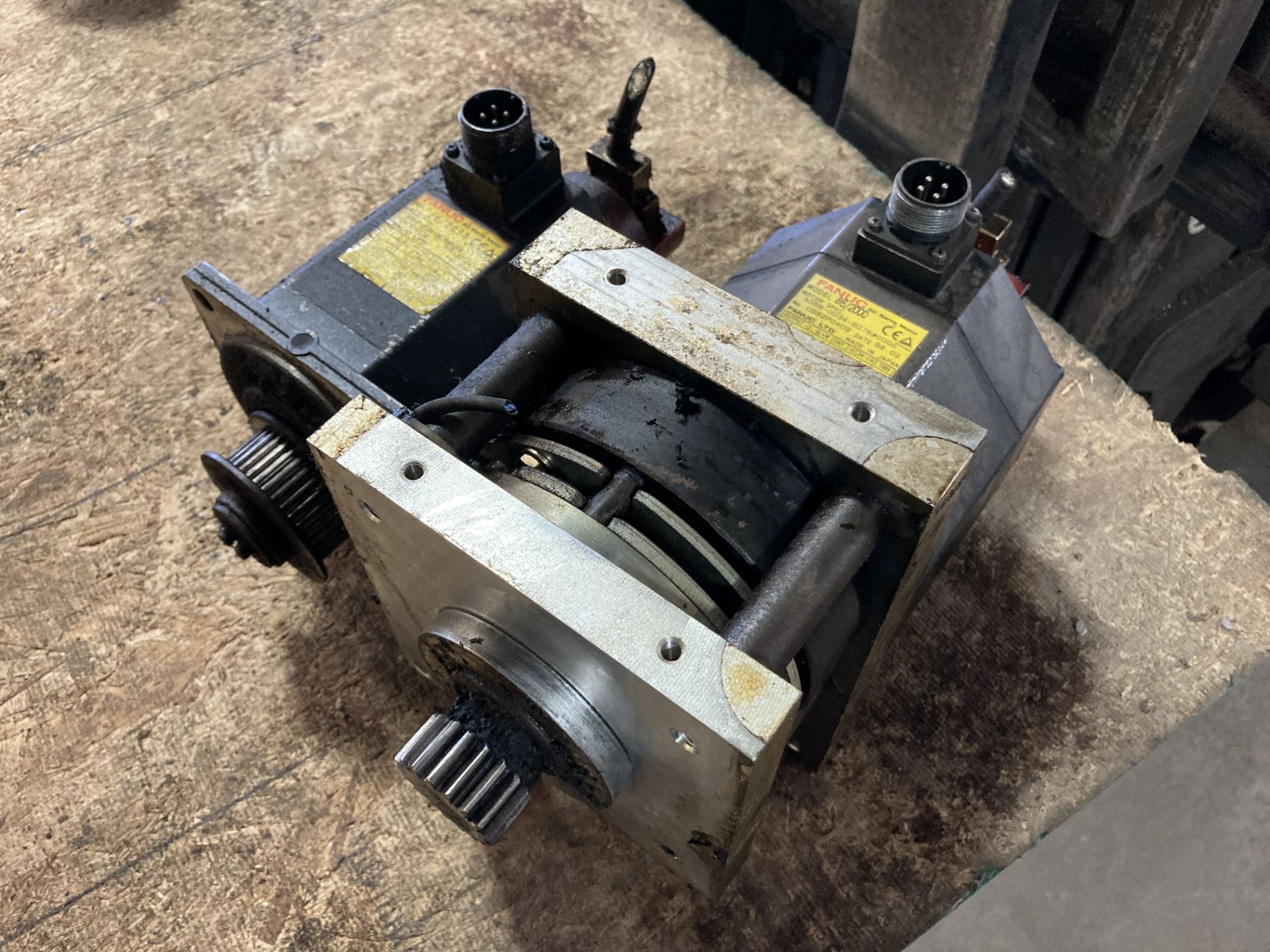 (2) Fanuc AC Servo Motors, M/N: b6/2000