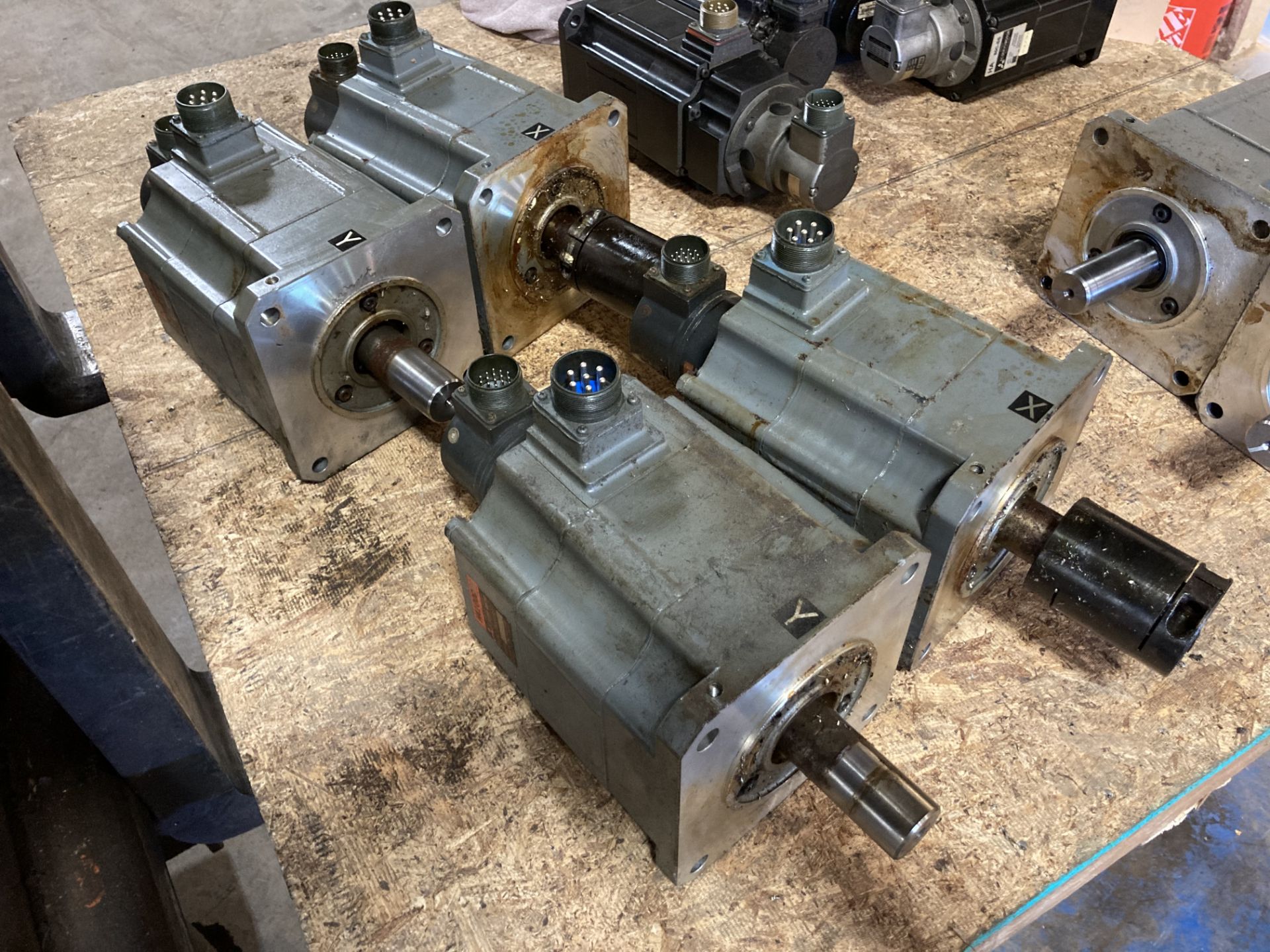 (4) Mitsubishi Permanent Magnet AC Servo Motors, P/N: HA100C - Image 4 of 5