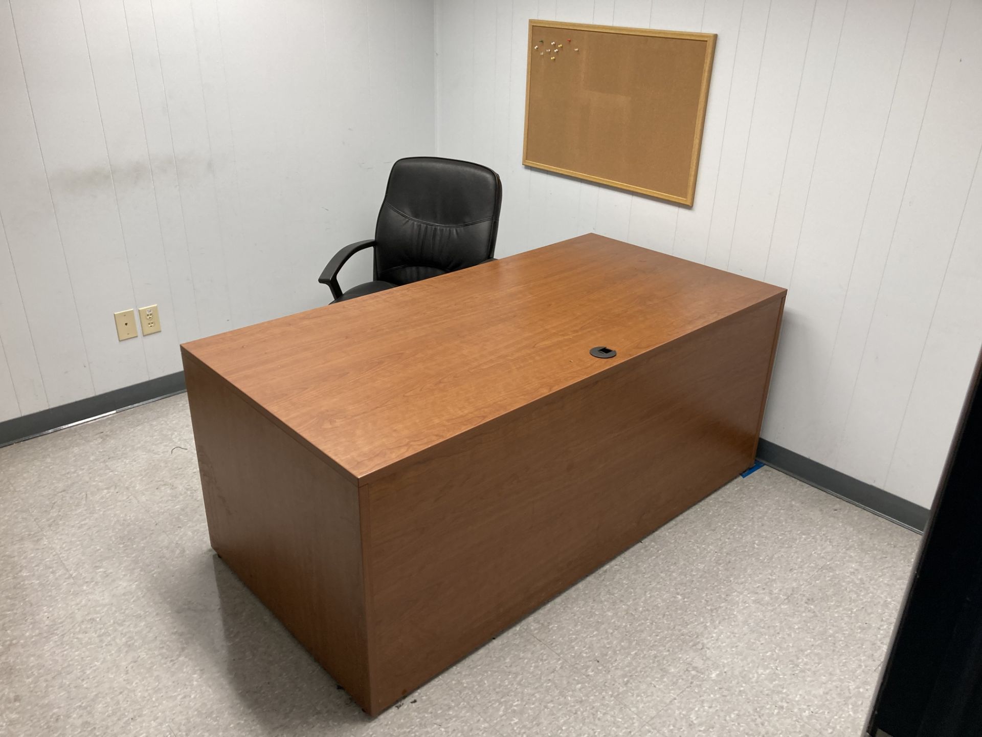 Large Lot of Office Furniture - Image 3 of 18