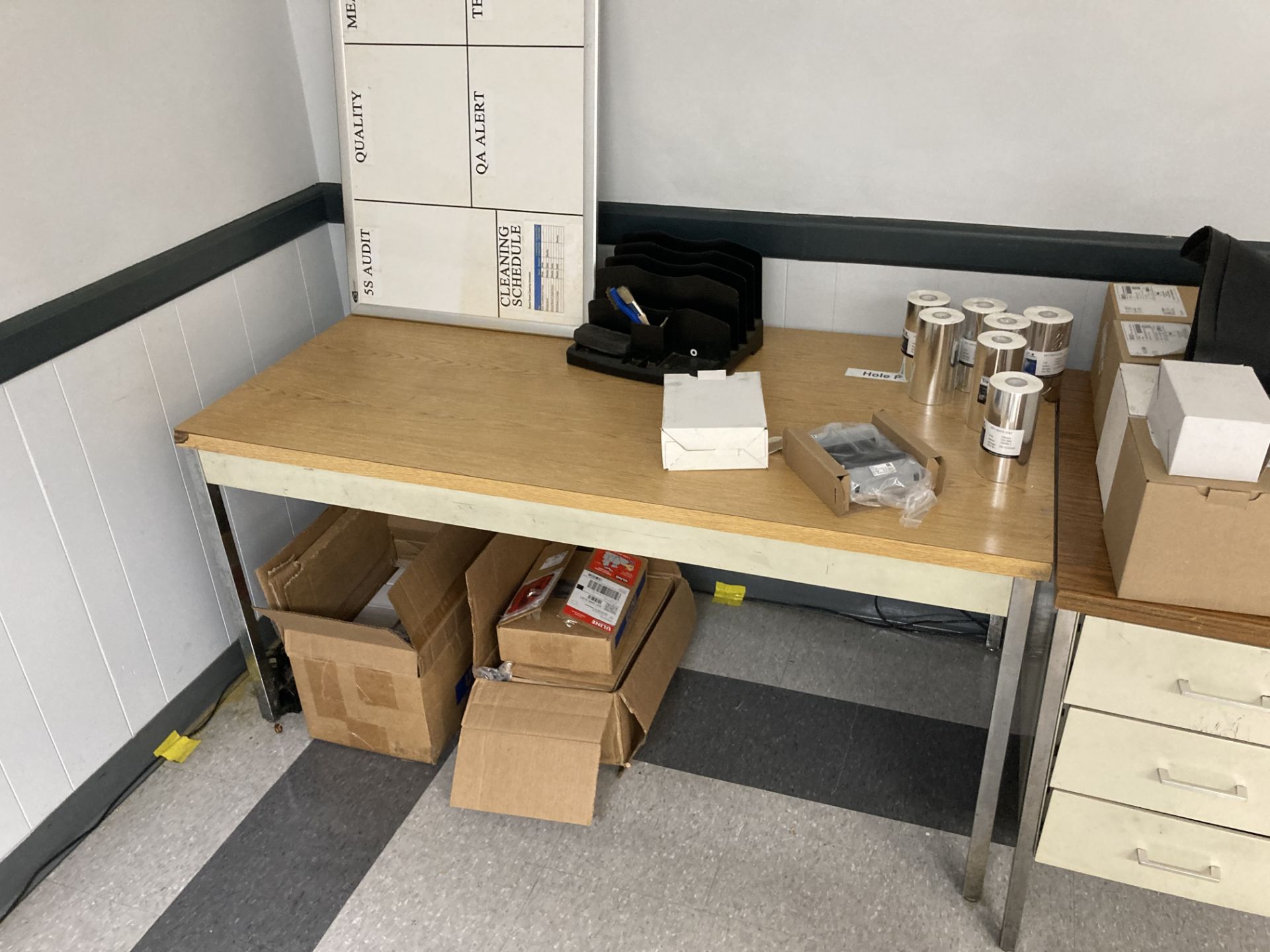 Lot of (3) Tables/Desks with Contents - Image 4 of 4