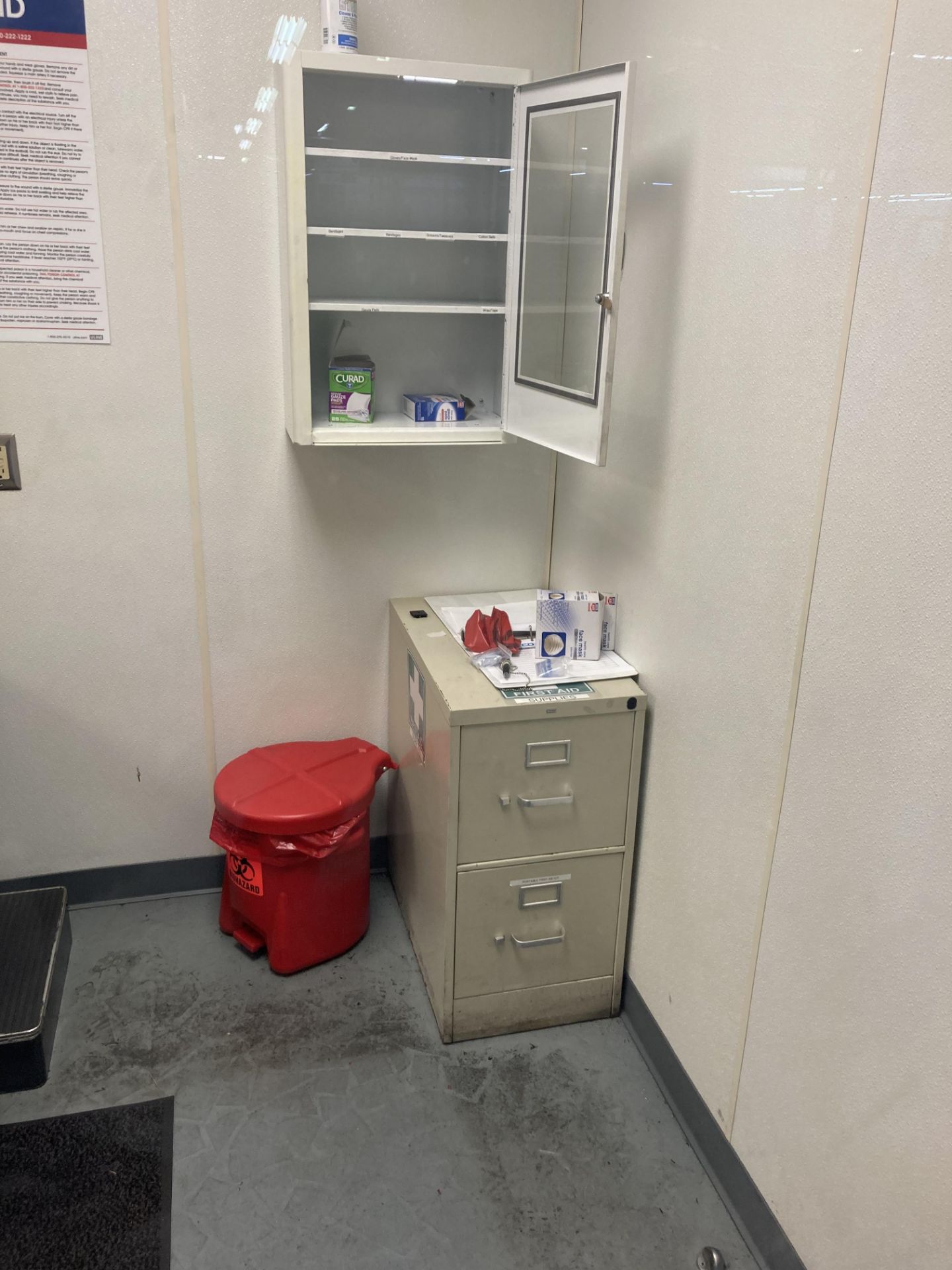 Contents of First Aid/Medical Room - Image 2 of 3