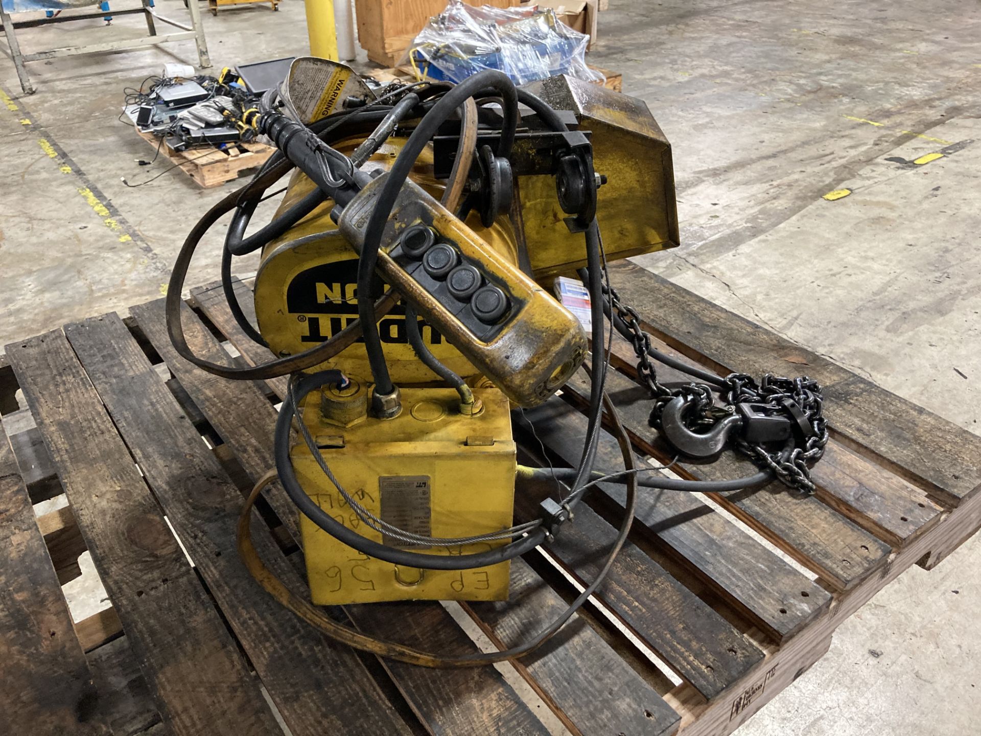 Budgit 1 Ton Chain Hoist with Power Trolley - Image 4 of 8