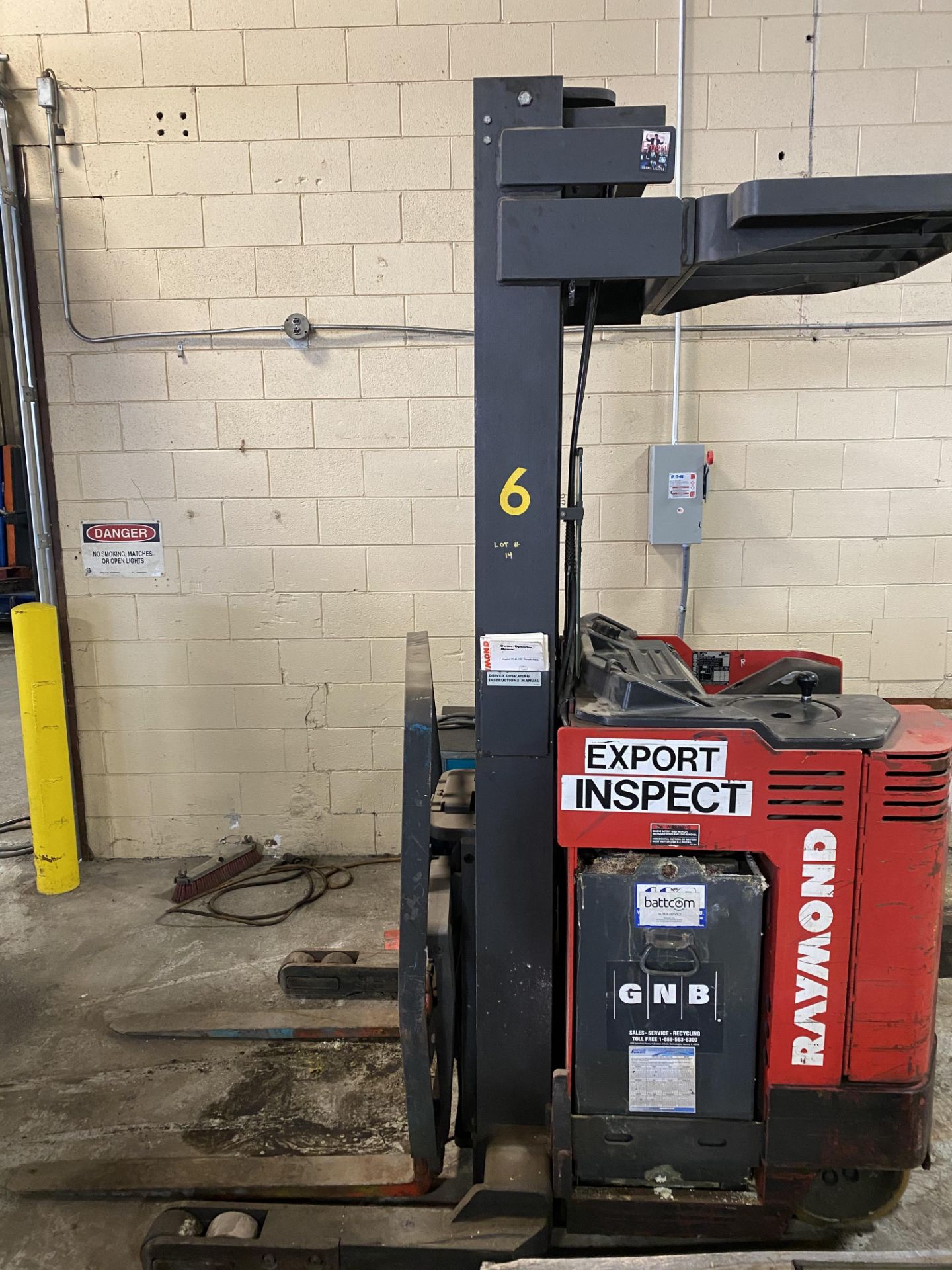 3000 Lb Raymond Electric Standup Reach Forklift