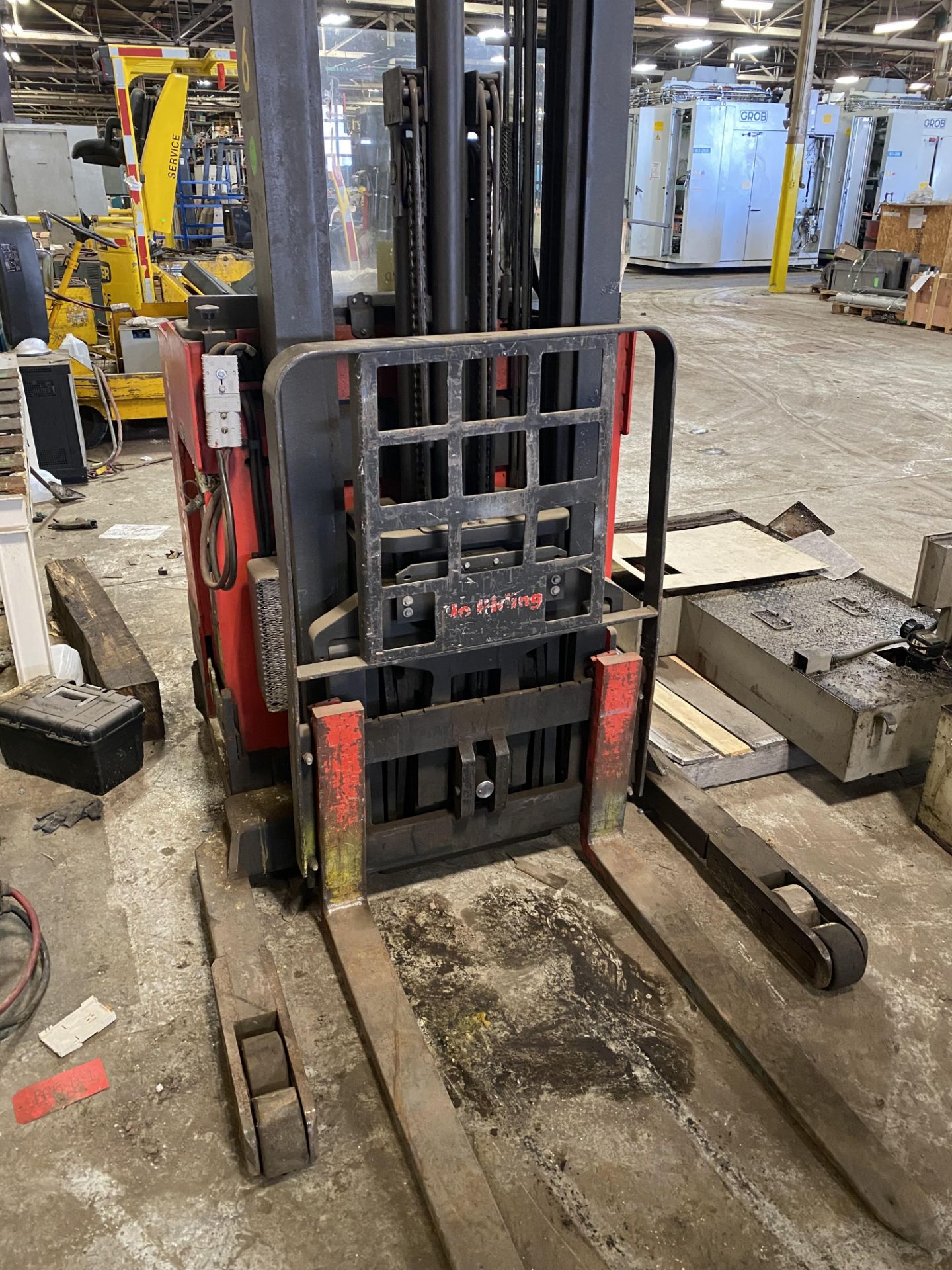 3000 Lb Raymond Electric Standup Reach Forklift - Image 6 of 8