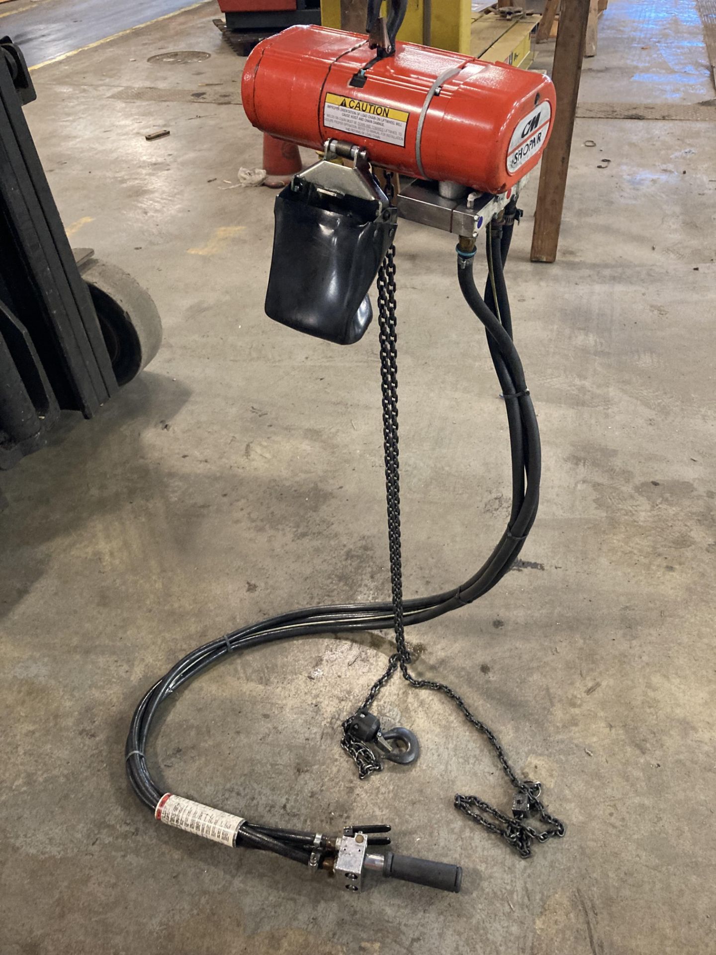 CM Shopair 300lbs Air Chain Hoist - Image 4 of 7