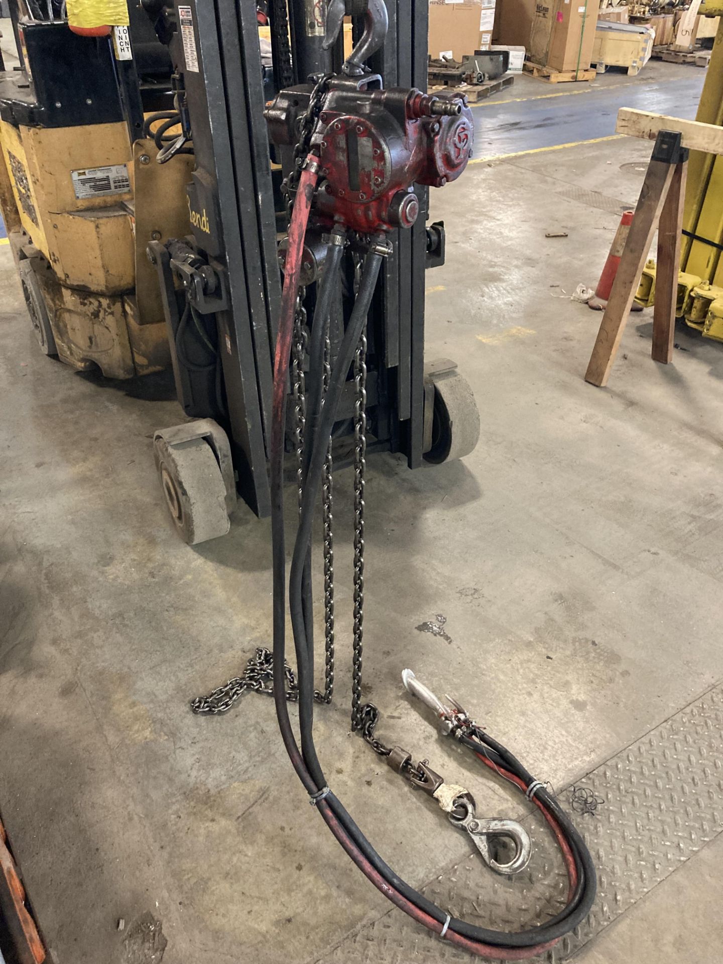 Chicago Pneumatic 1 Ton Power Van Chain Hoist, CAT: CP-1200 TANHAB