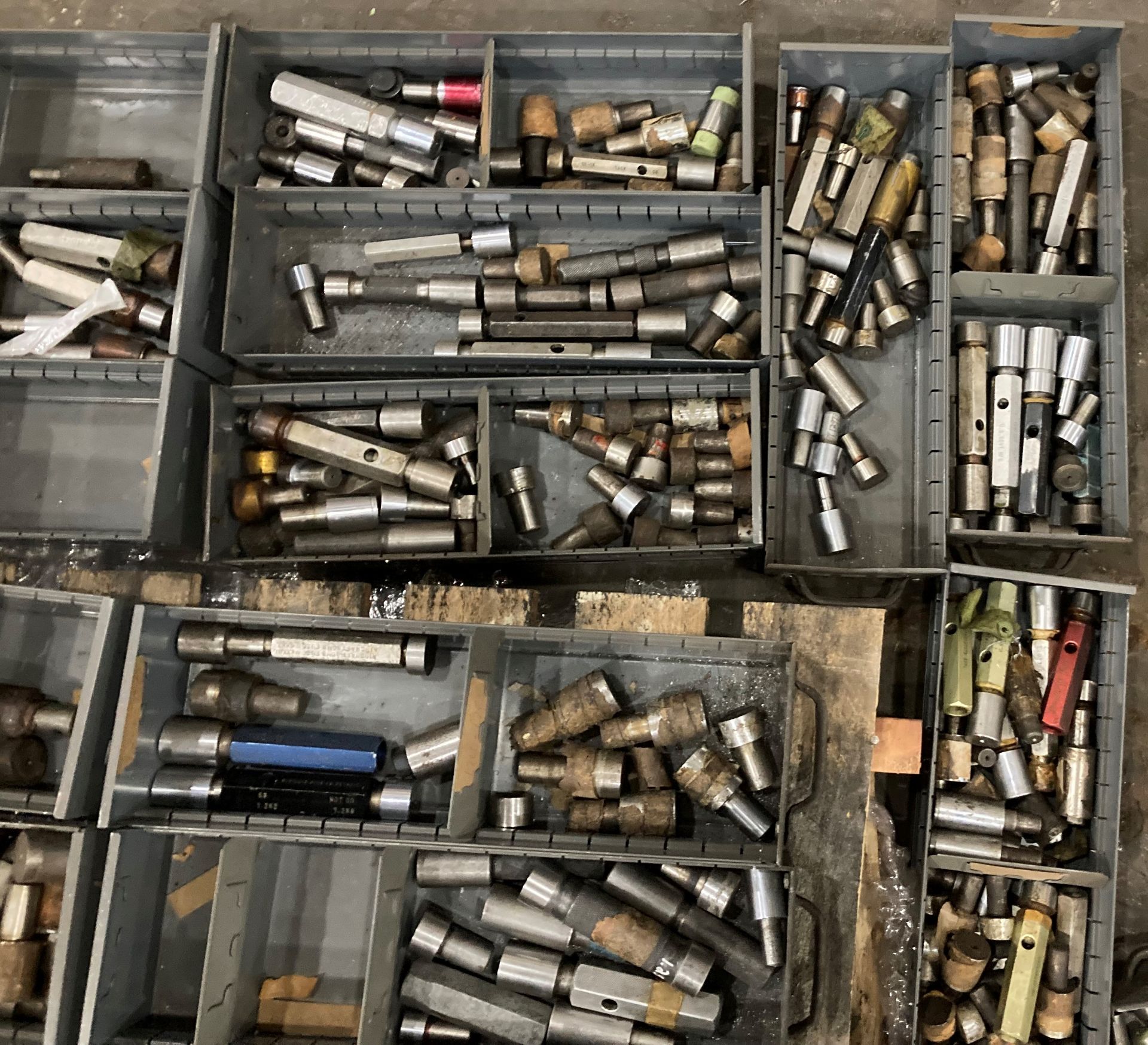 Large Lot of Misc Gage Pins/Holders - Image 9 of 10