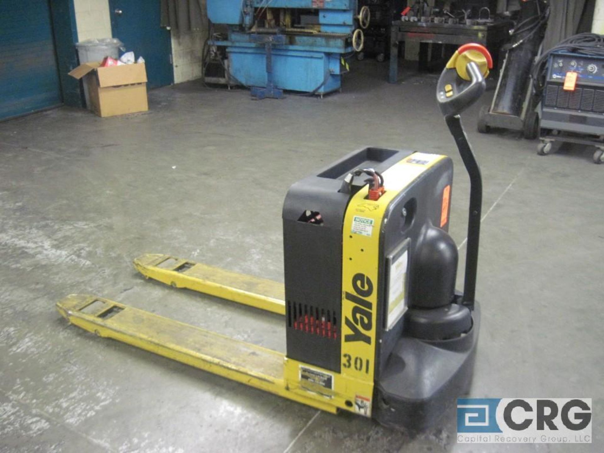 Yale MPB040-EN24T2748 walk behind pallet jack, 24 volt battery, 4000 lb capacity (Machine Shop - Image 2 of 4