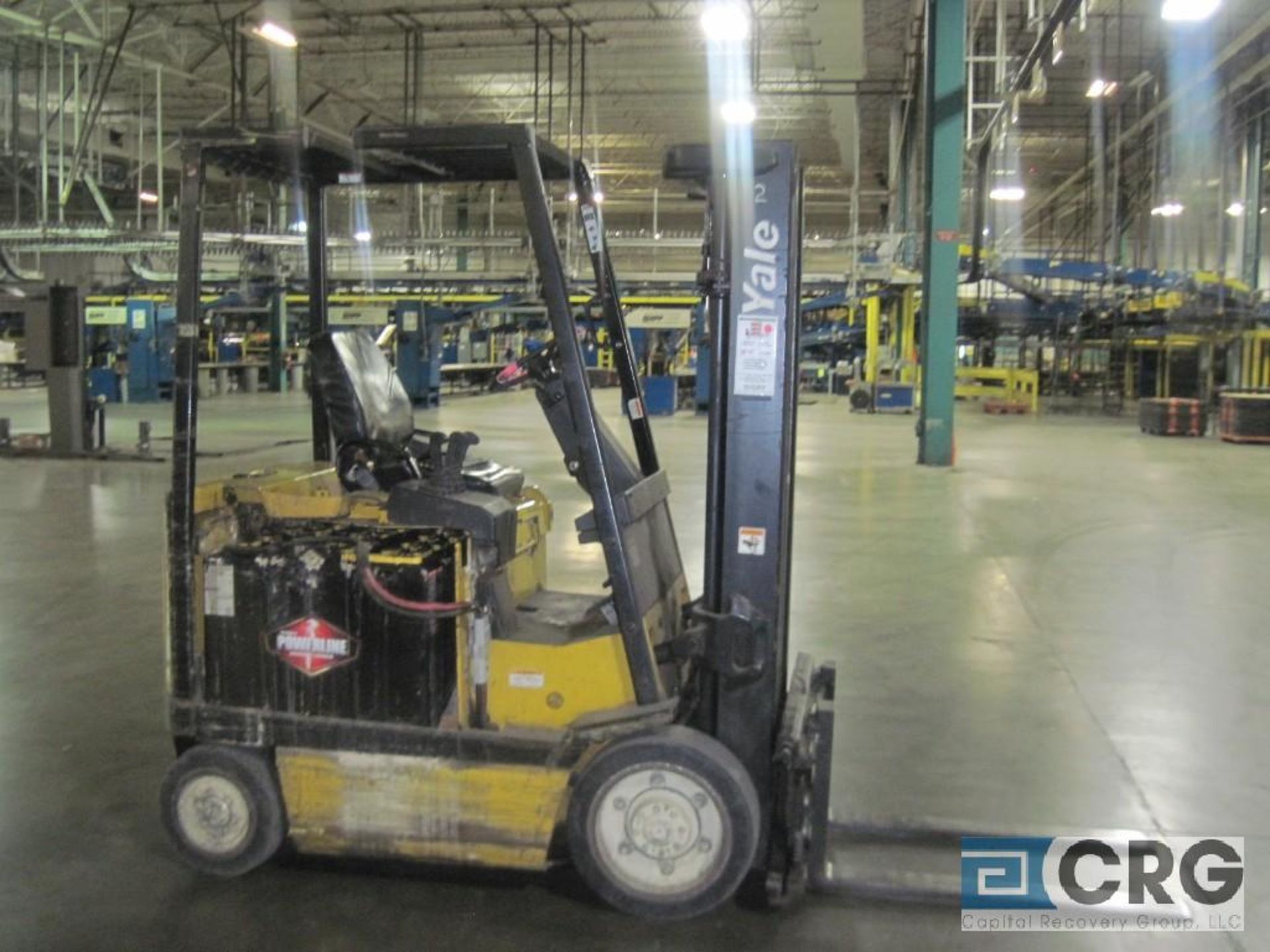 Yale forklift, m/n ERC040RGN36TEO84, electric battery powered, 36 volt, 4000 lb capacity, 3-stage - Image 2 of 3