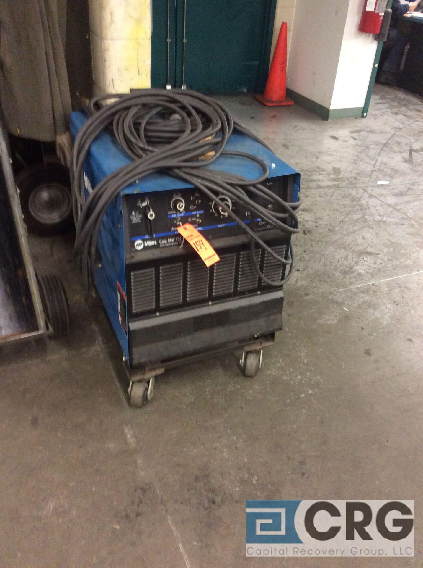 Miller Gold Star 302 CC.-DC welding power source, portable.