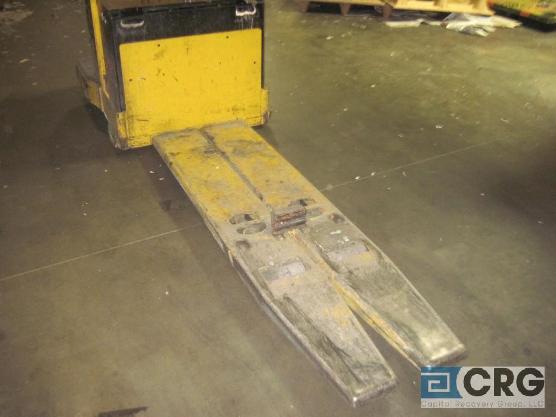 Yale MPE080LVGN24T2784 ride on pallet jack, 8000 lb capacity, extended forks, 24 volt electric, (# - Image 3 of 4