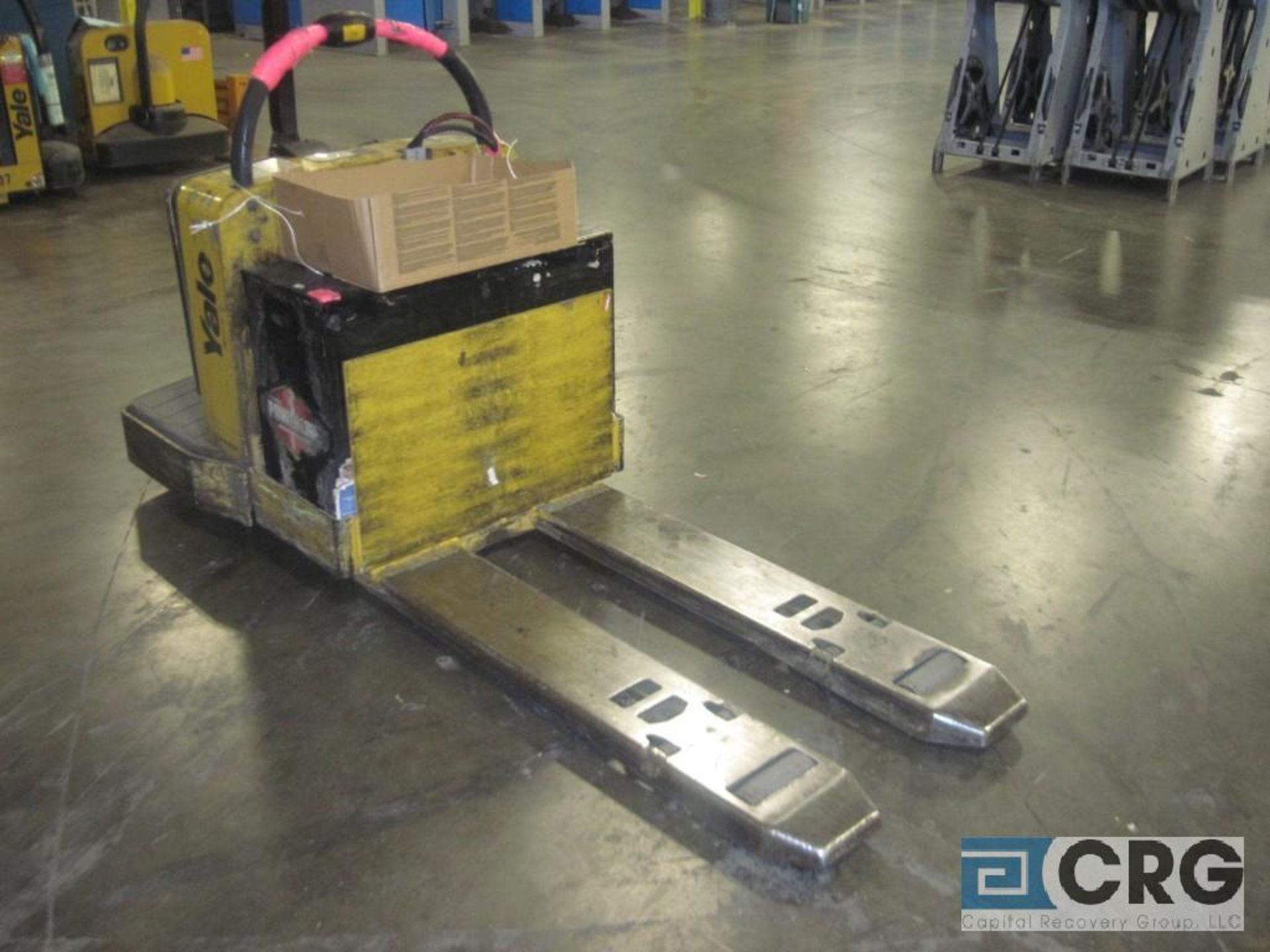 Yale MPE080LFN24T2748 ride on pallet jack, 8000 lb capacity, 24 volt electric (#007) - Image 3 of 4