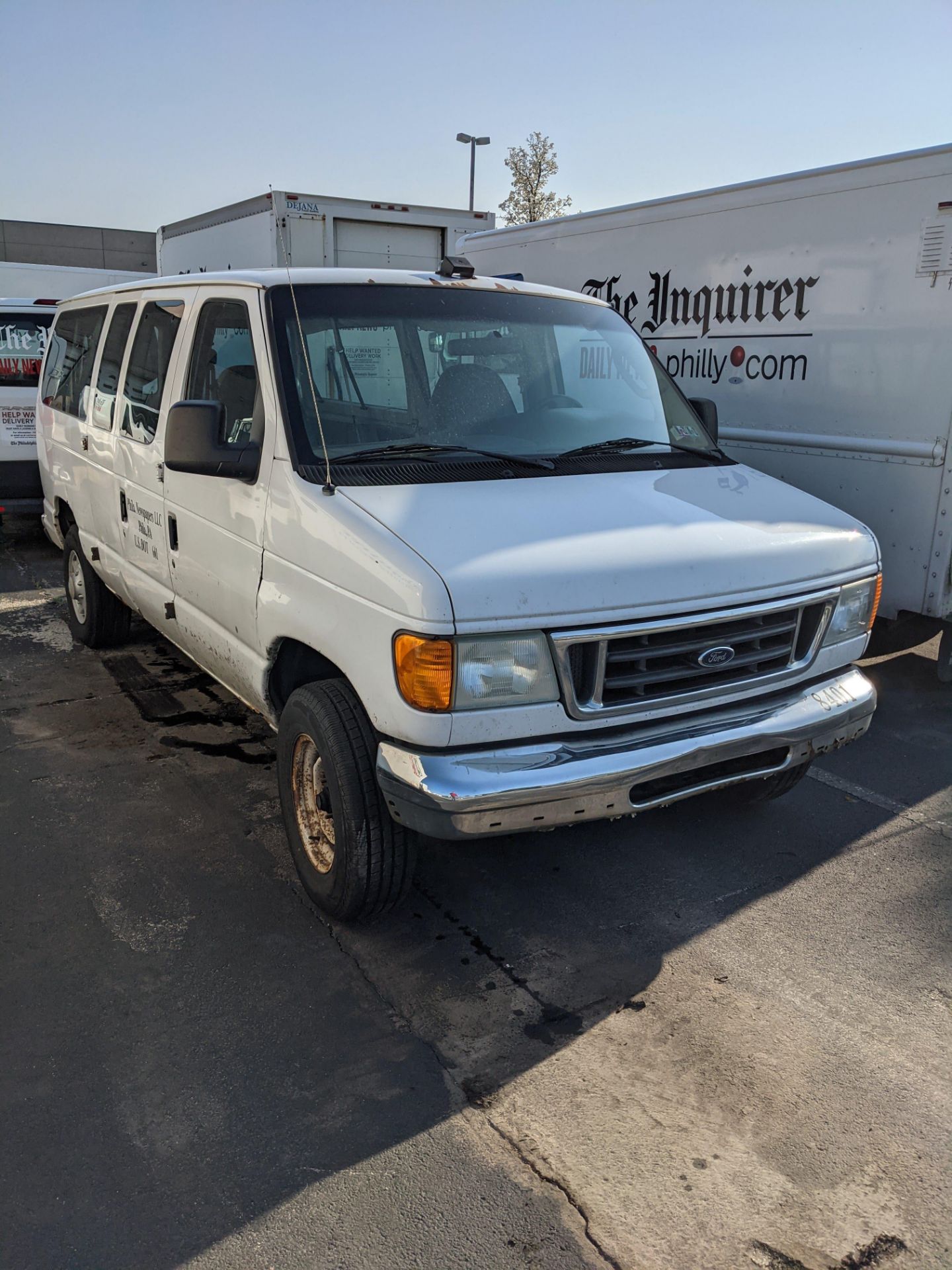 2004 Ford E350ClubVan Van - 8600 GVW, 257788 odometer reading. 5.4L Gas Engine, Automatic - Image 2 of 4