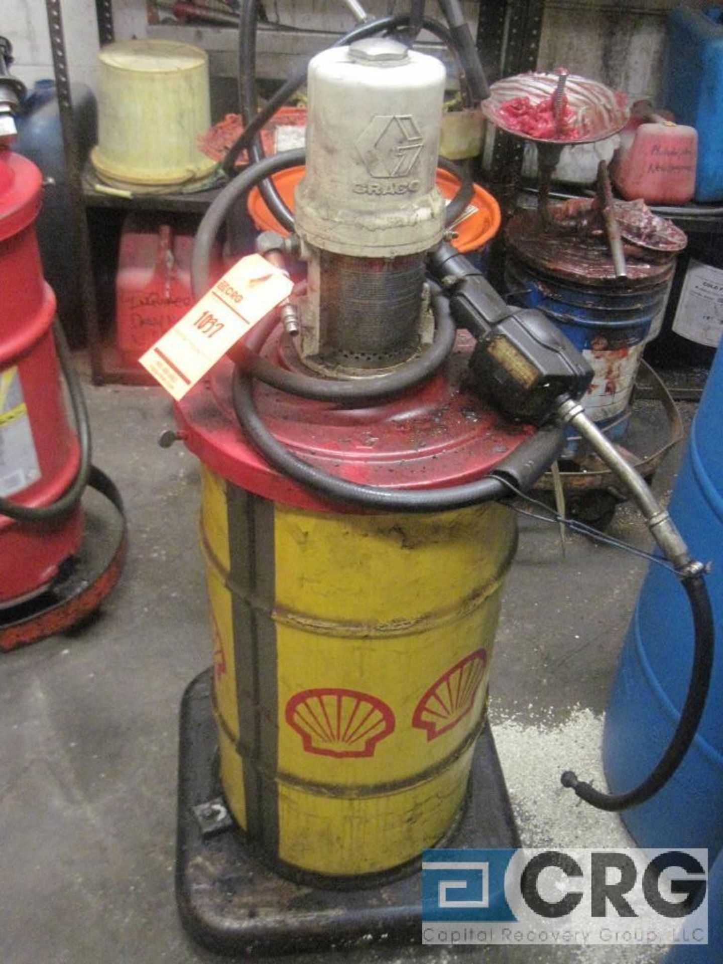 Lot of (2) pneumatic grease pumps  (1) Lincoln, and (1) Graco - Image 2 of 2