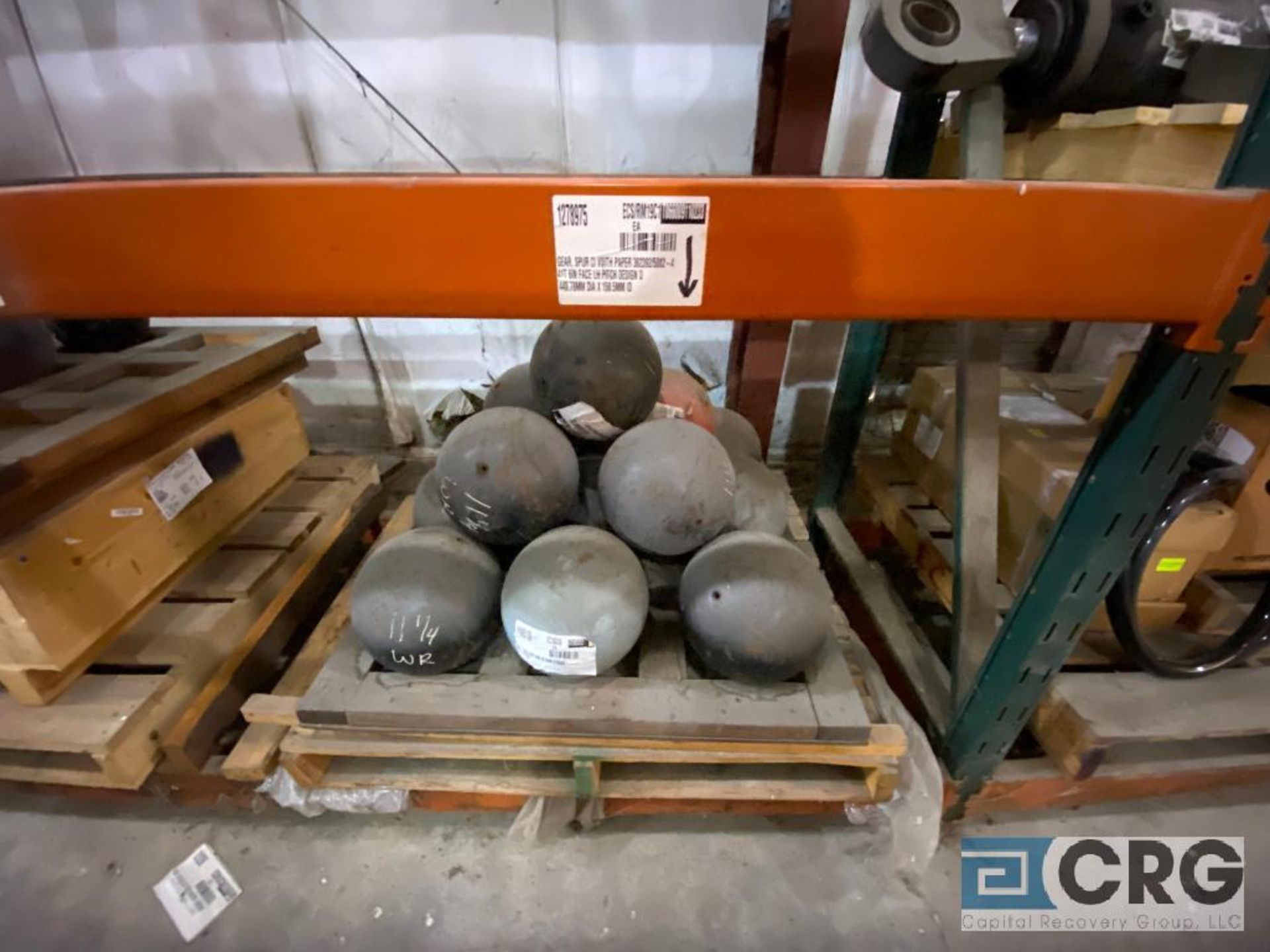 Lot of assorted gears, pump parts, impellers, cast iron balls, conveyor parts, hydraulic - Image 10 of 14