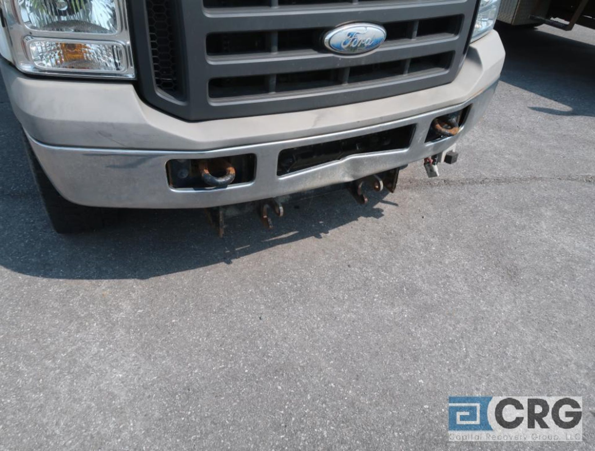 2005 Ford F350 XL Superduty flatbed truck, regular cab, 4 X 4, 5.4L Triton engine, AT, gas, 106 - Image 2 of 6