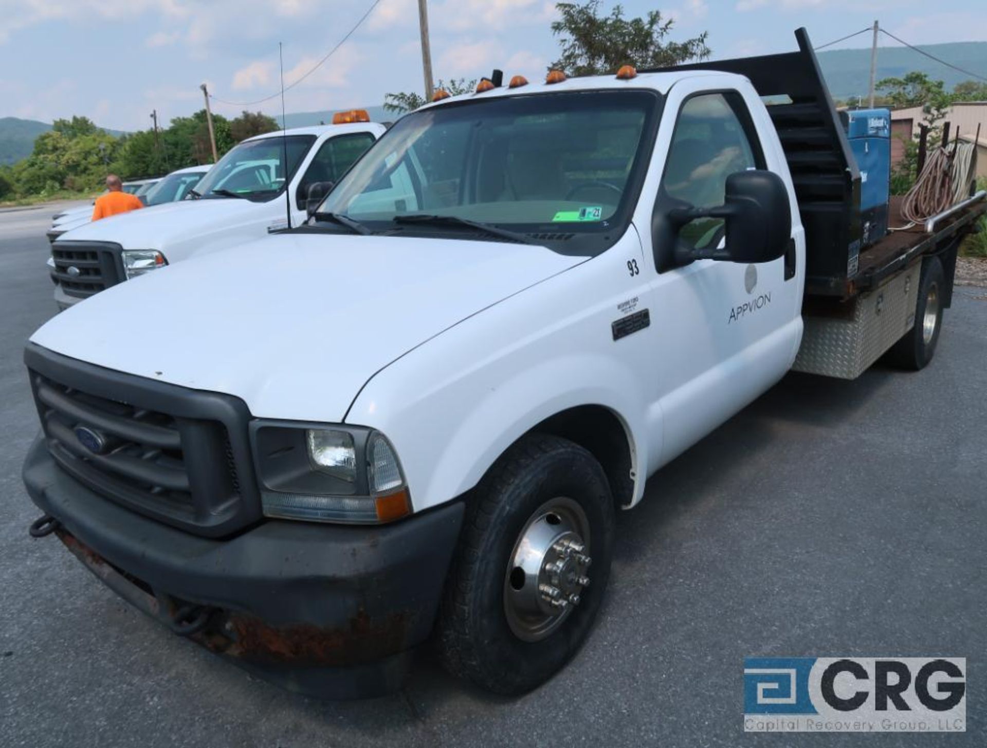 2003 Ford F350 XL Superduty flatbed truck, regular cab, 2WD, 5.4L Triton engine, AT, gas, 144 in.