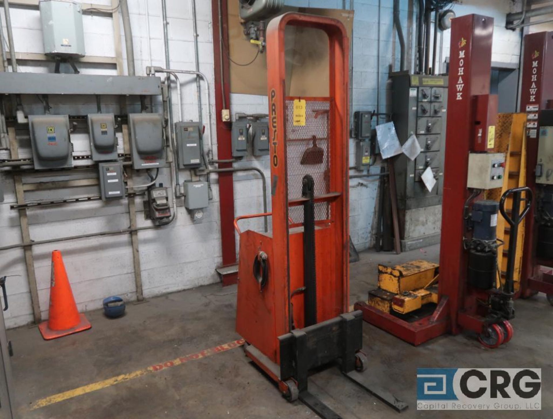 Presto Lift C74 hydraulic lift, 1,000 lb. cap., on board charger, s/n 0385 (Forklift Shop)