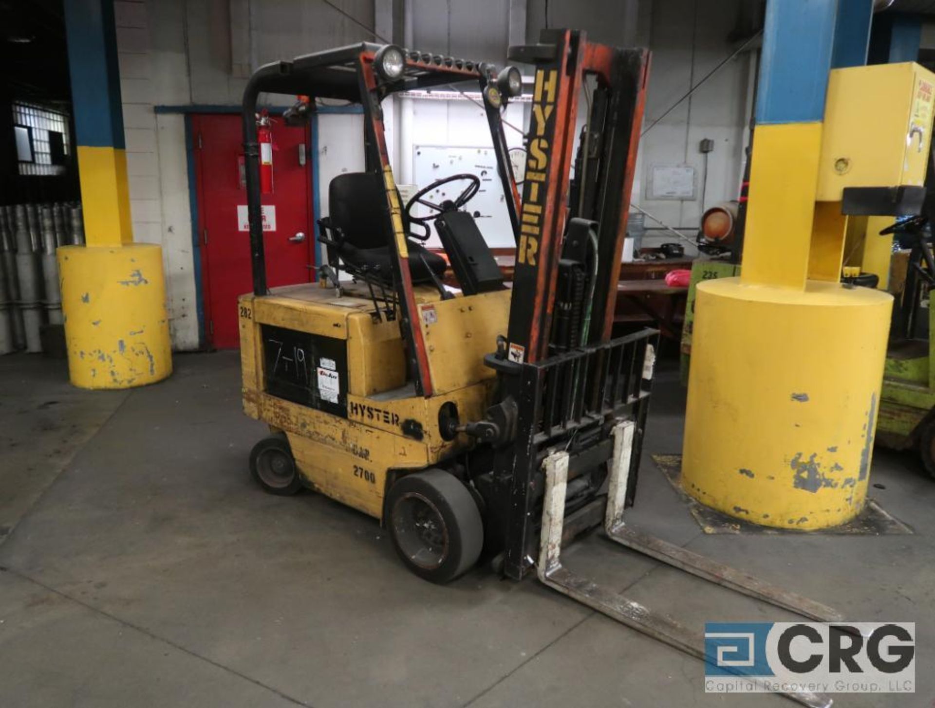 Hyster 3400 lb capacity electric forklift, model E35XL, 36 volt, mast height 191 inches, 2,938