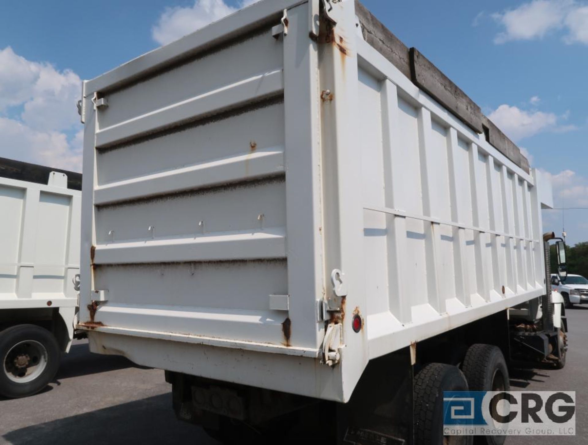 2018 International 7400 SBA dump truck, regular cab, 2 WD, AT, diesel, 22 ft x 8 ft dump box, tandem - Image 4 of 5