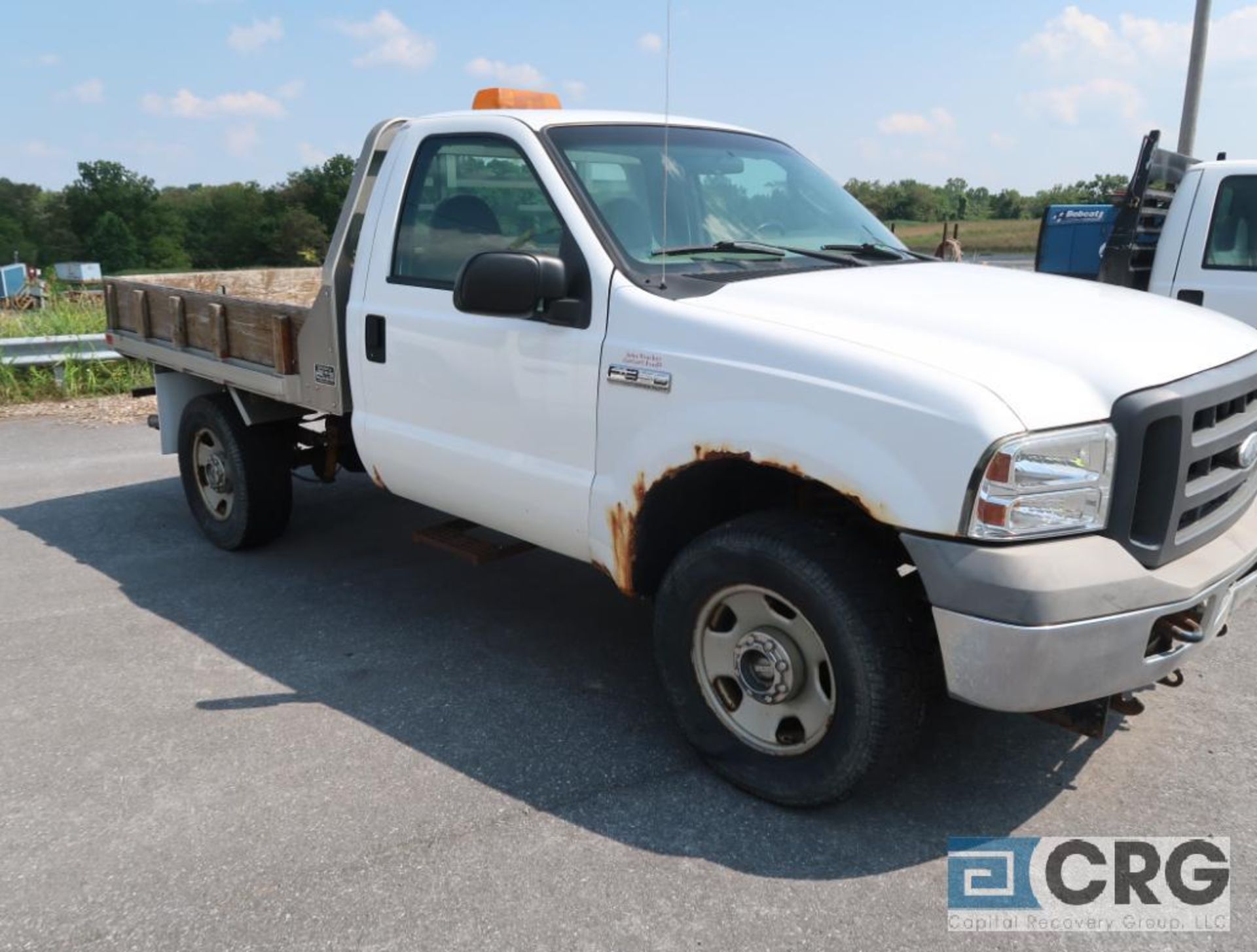 2005 Ford F350 XL Superduty flatbed truck, regular cab, 4 X 4, 5.4L Triton engine, AT, gas, 106 - Image 3 of 6