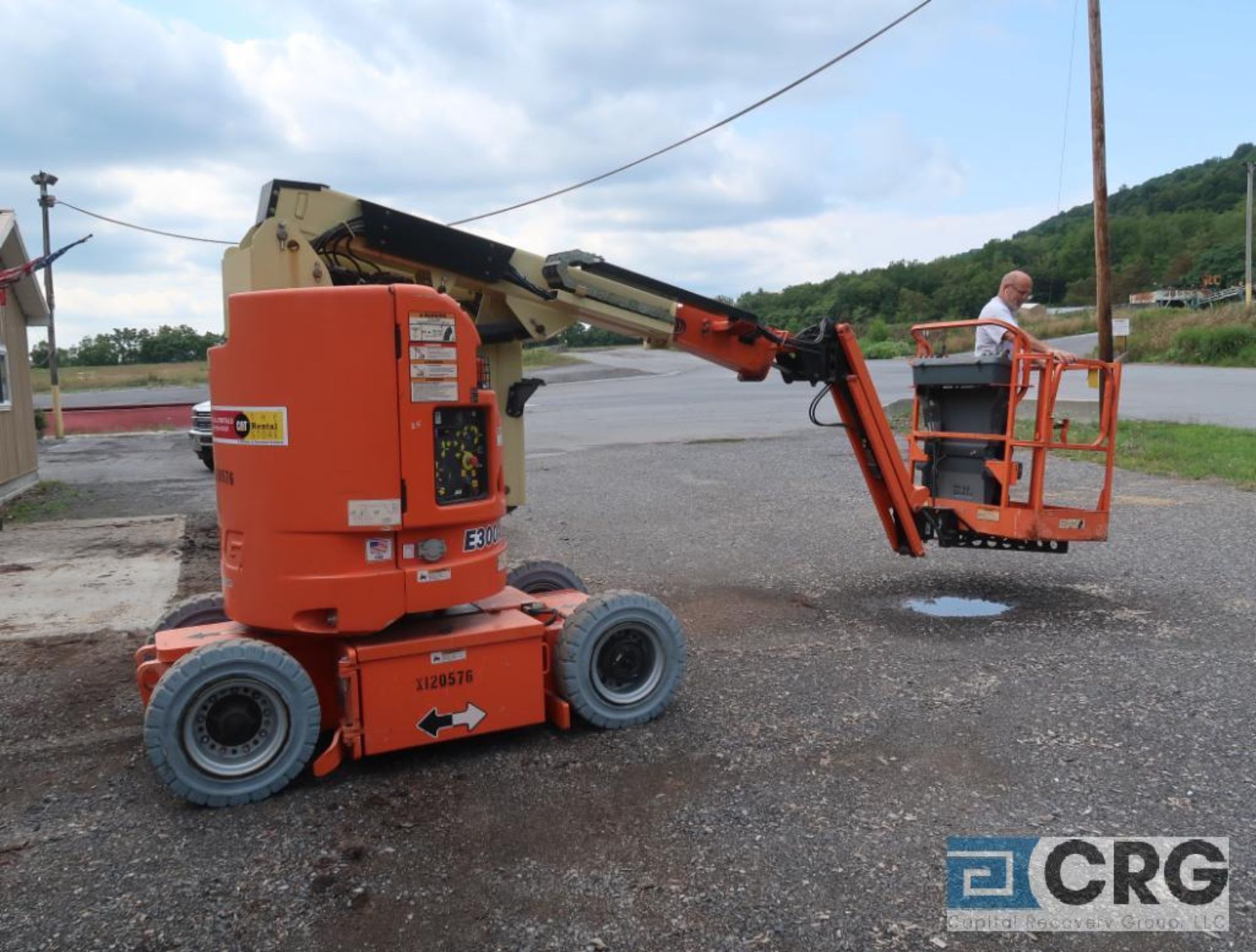 2012 JLG E300-AJP manlift, 500 lb. cap., platform height 30 ft., hort. length 20.5 ft., 48 volt, s/n