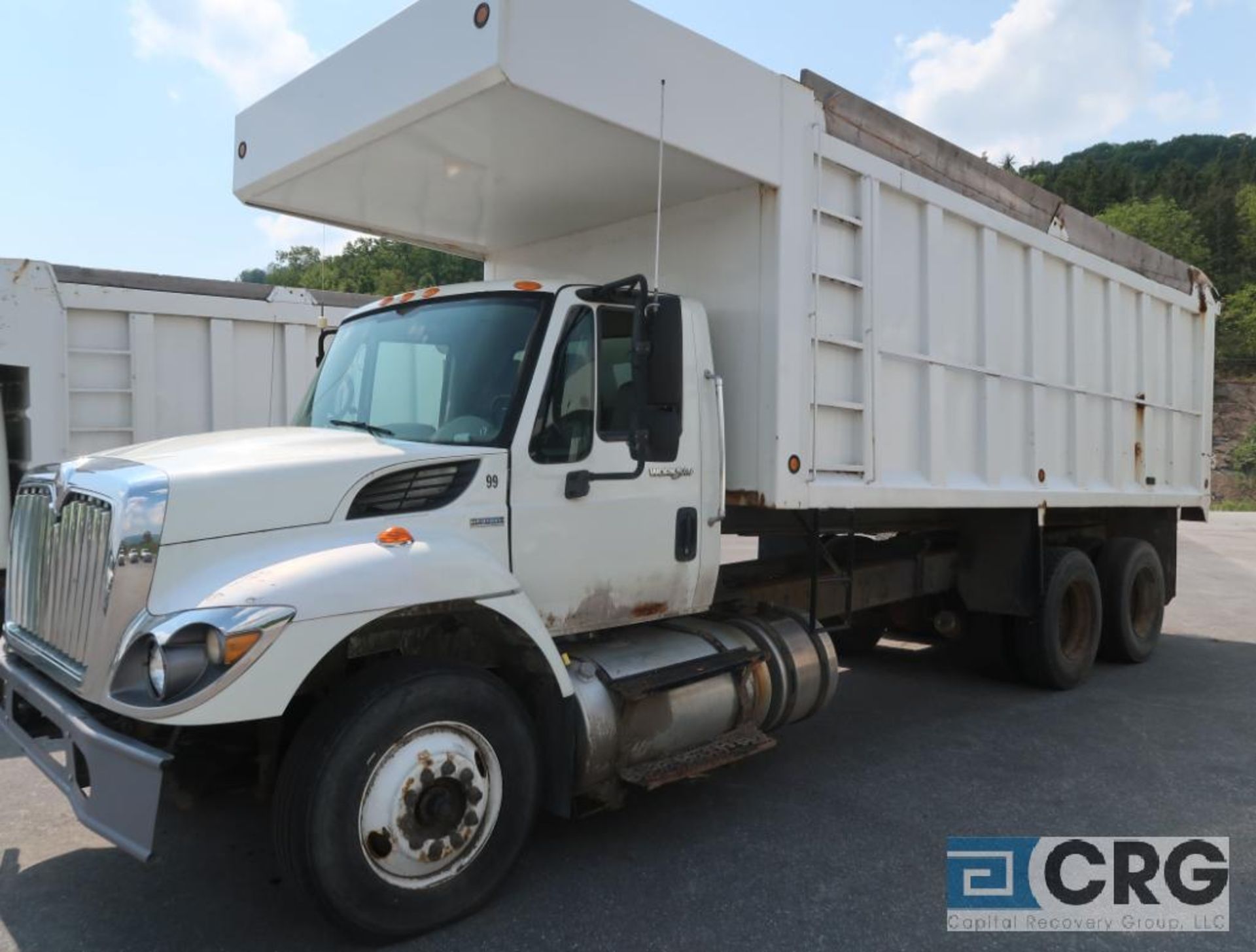 2018 International 7400 SBA dump truck, regular cab, 2 WD, AT, diesel, 22 ft x 8 ft dump box, tandem - Image 2 of 5