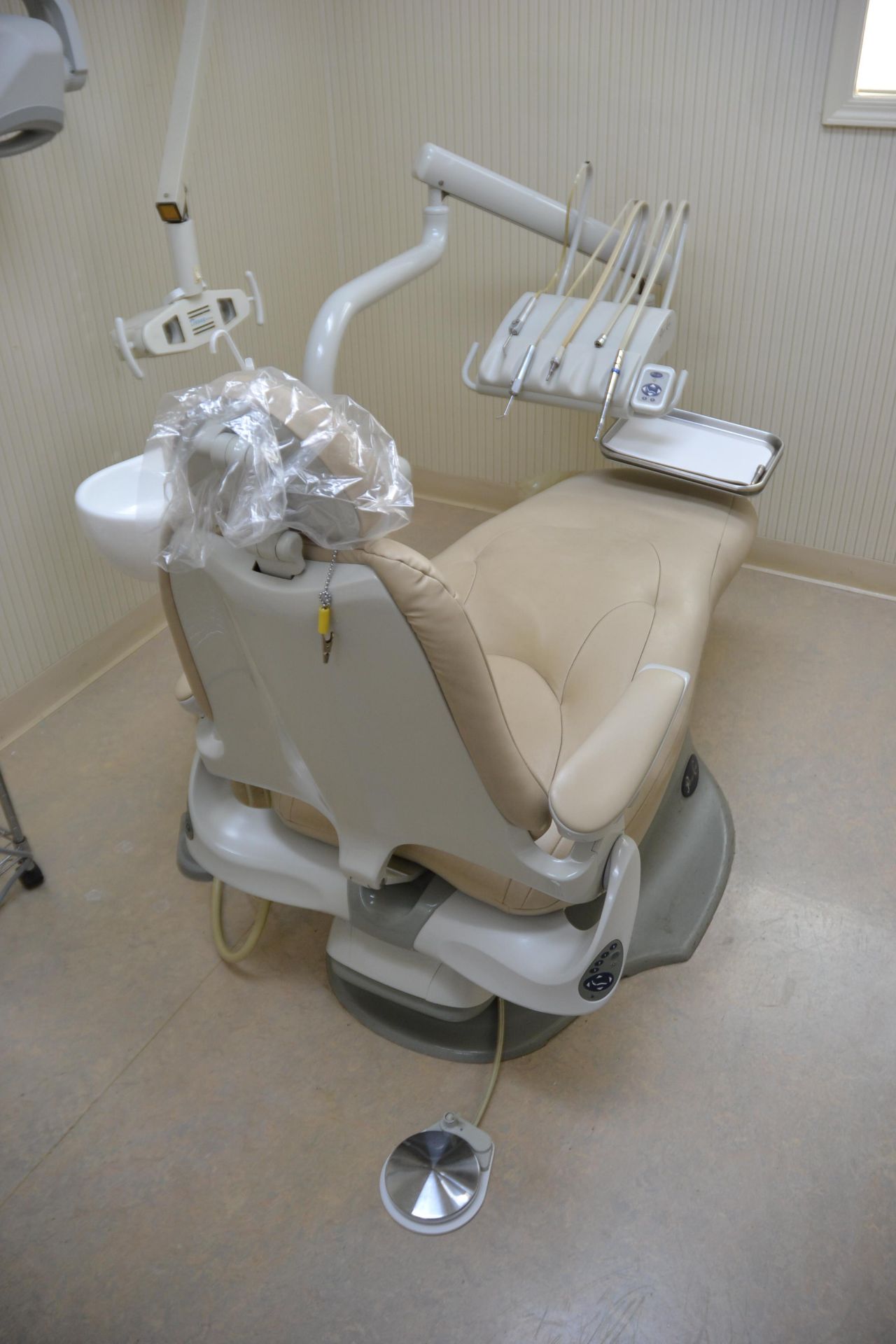 2004 Pelton & Crane SP30 Dental Exam Chair - Image 3 of 4