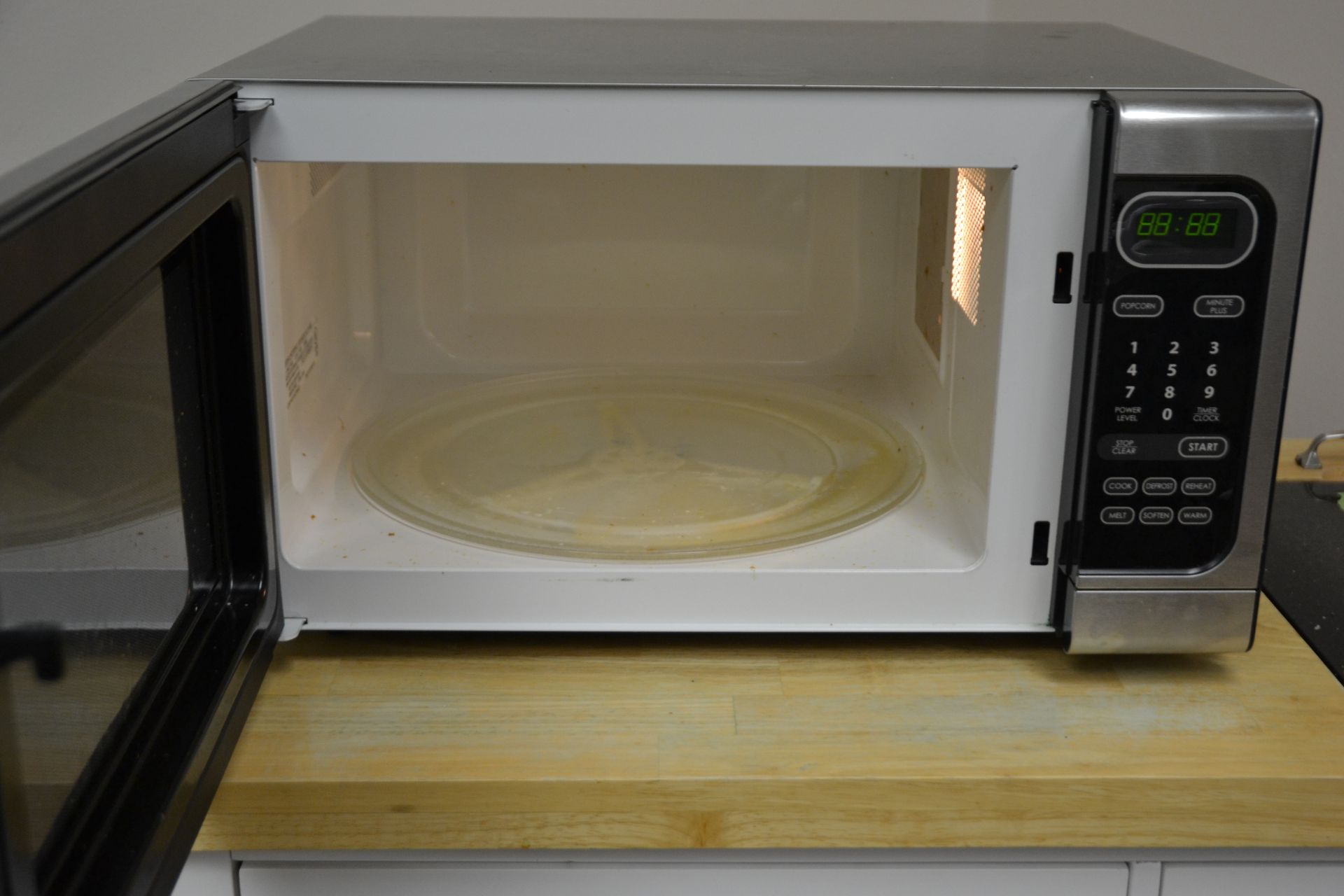 Sharpe Carousel Microwave Oven - Image 2 of 2