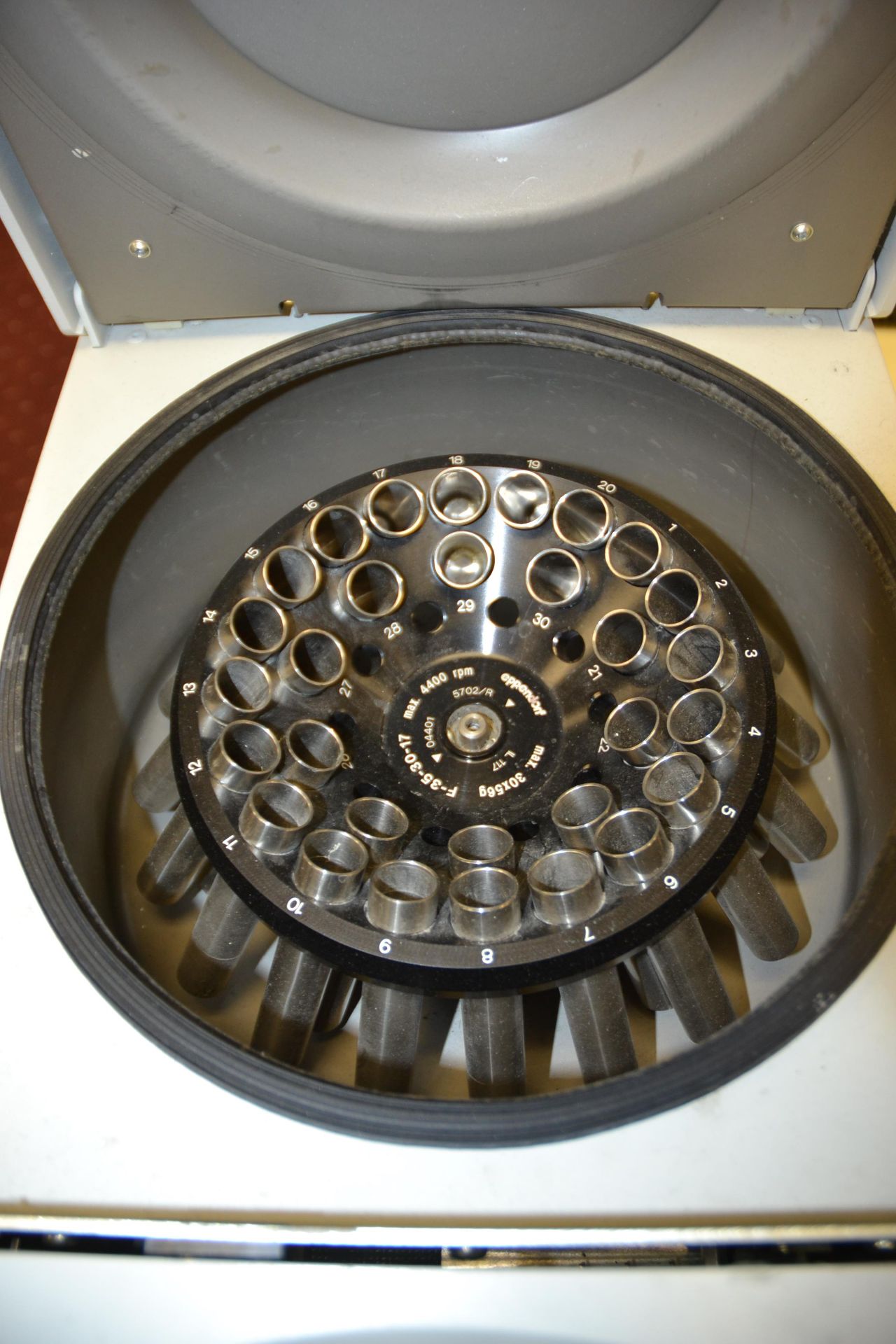 Eppendorf Centrifuge, M; 5702, SN: 5072AL628504 - Image 2 of 2