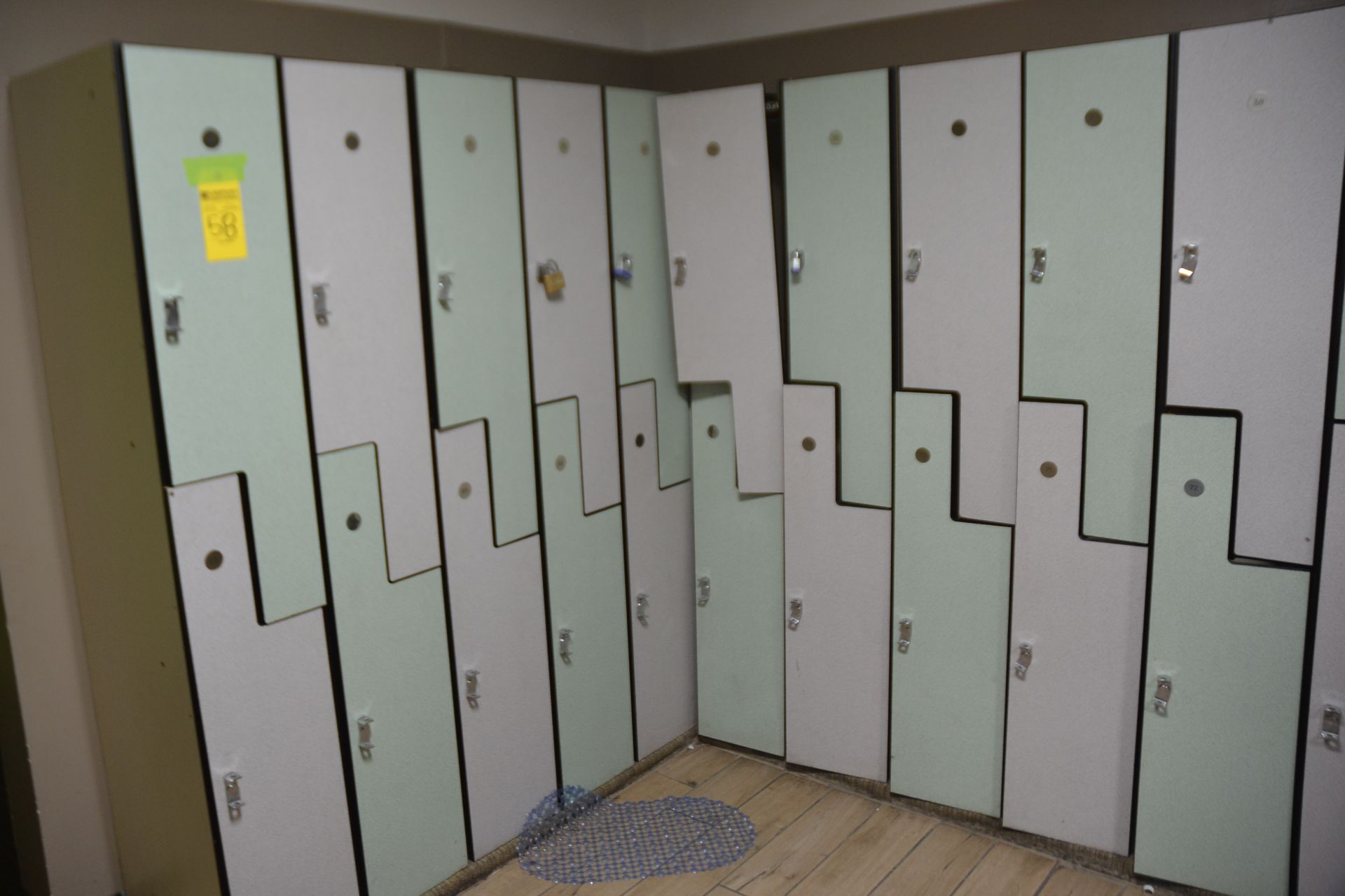 Lot - (24) 1/2 Lockers