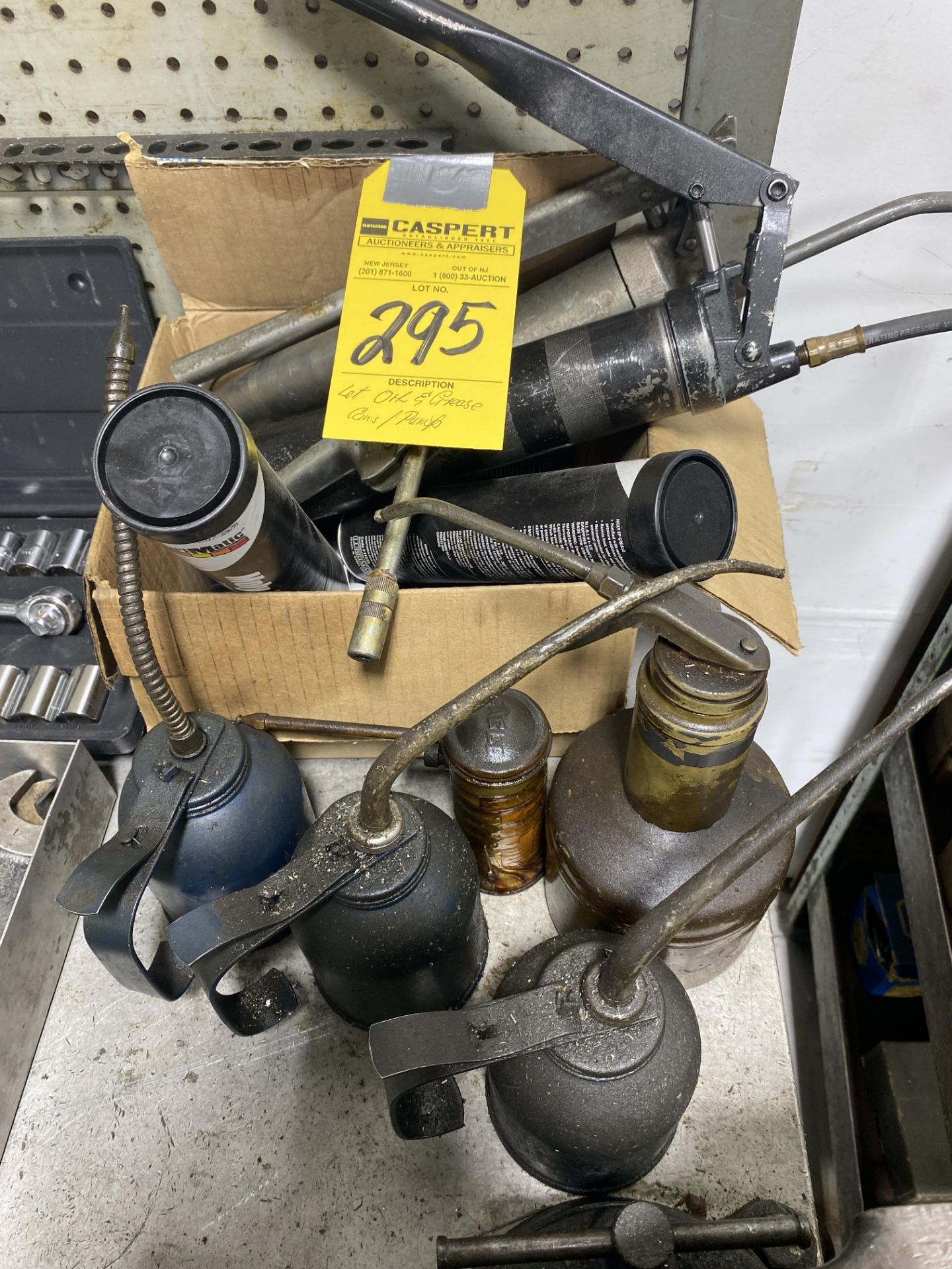 LOT - Oil & Grease Cans/Pump