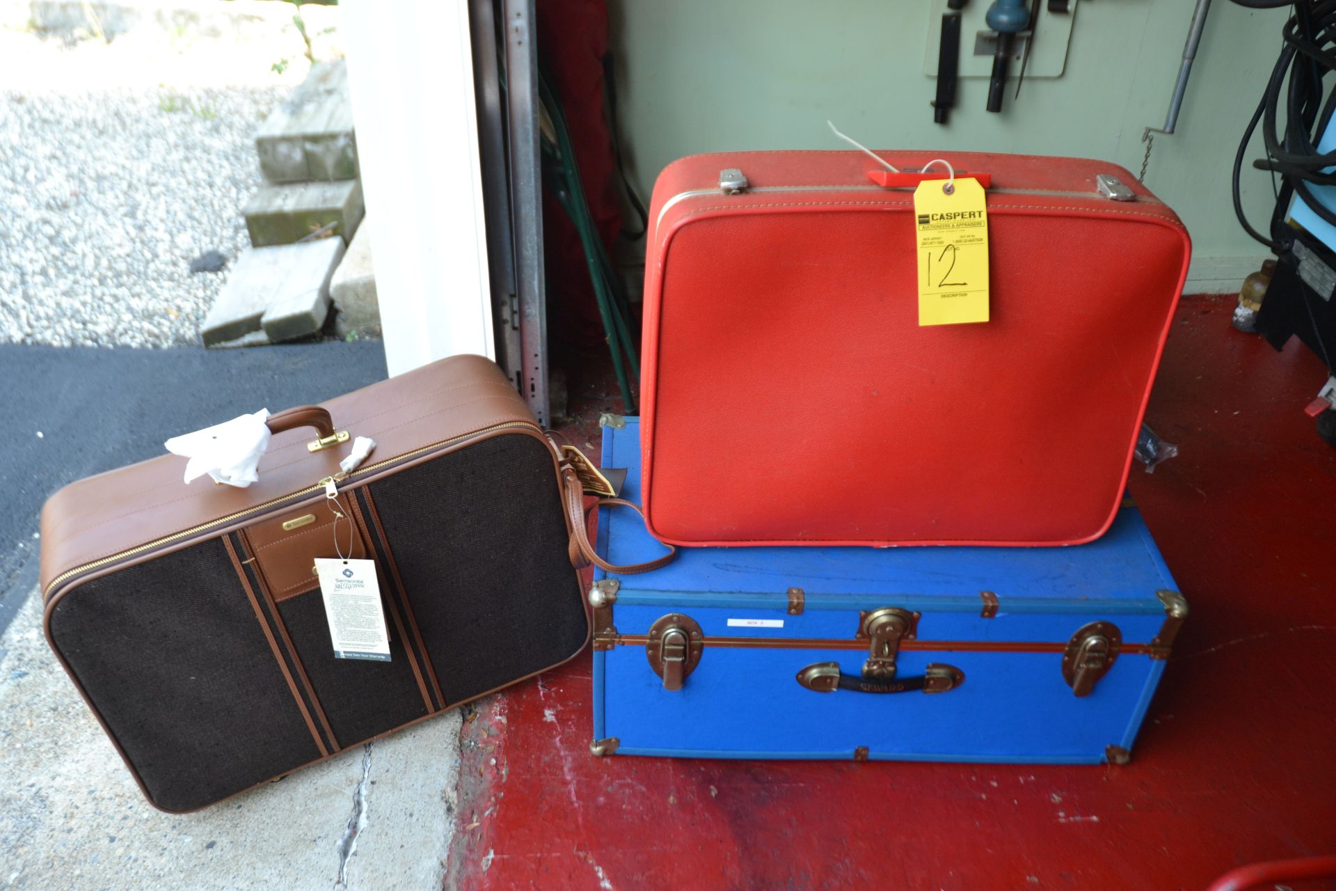 Lot - Trunk, Suitcase, Brand New Samsonite Suitcase