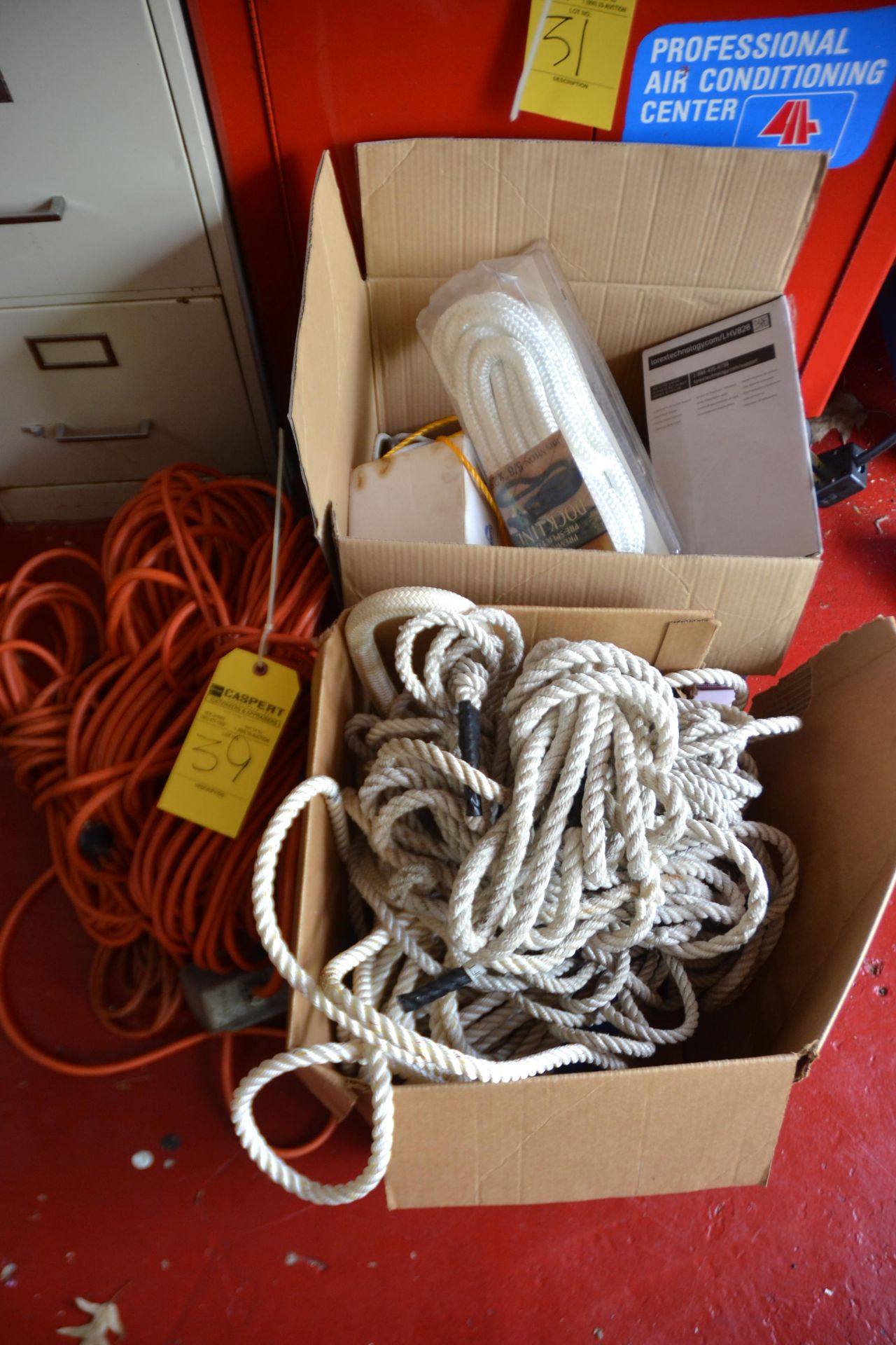 Lot - Extension Cords, Bungee Cords and Rope