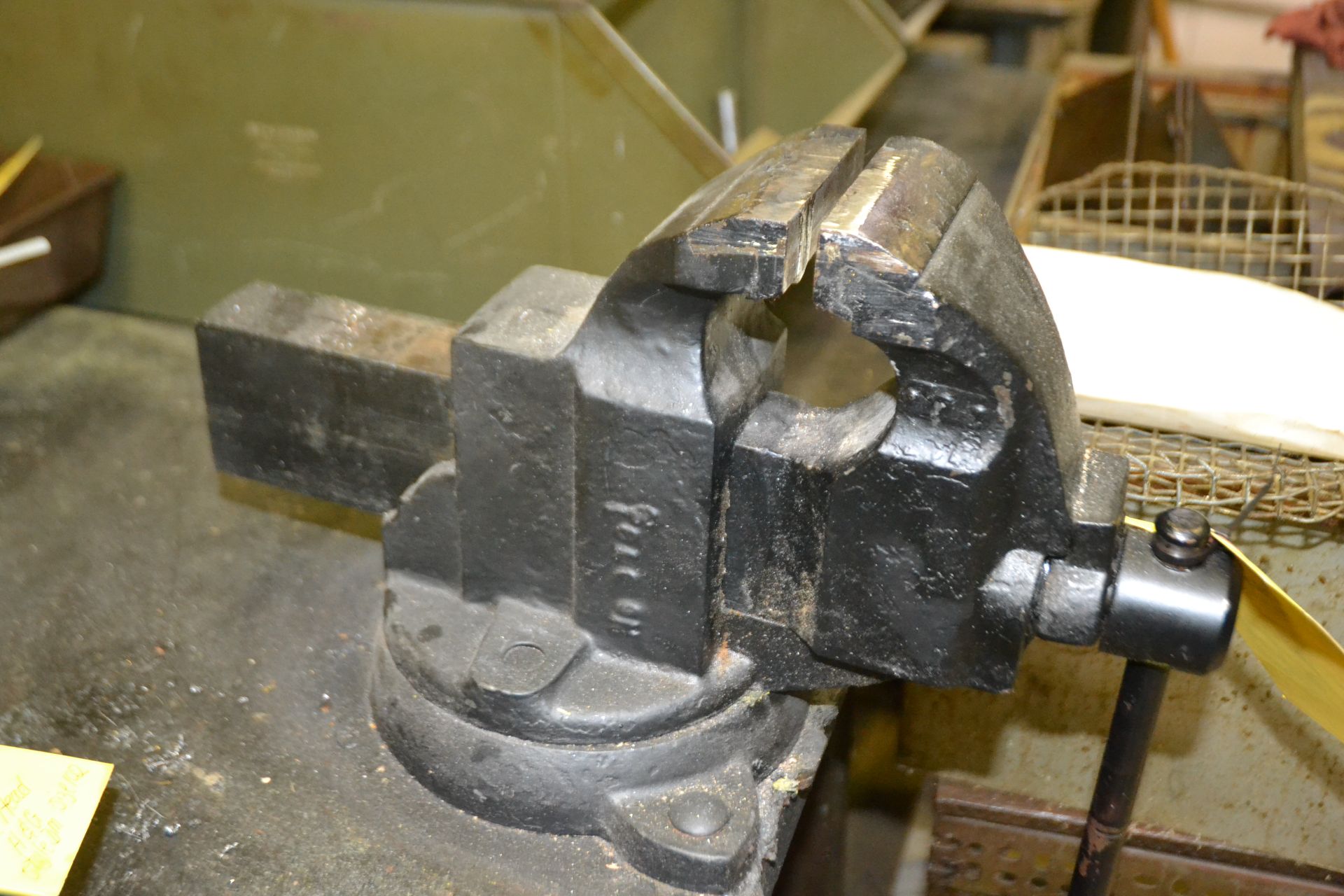 3-1/2" Swivel Bench Vise with Bench